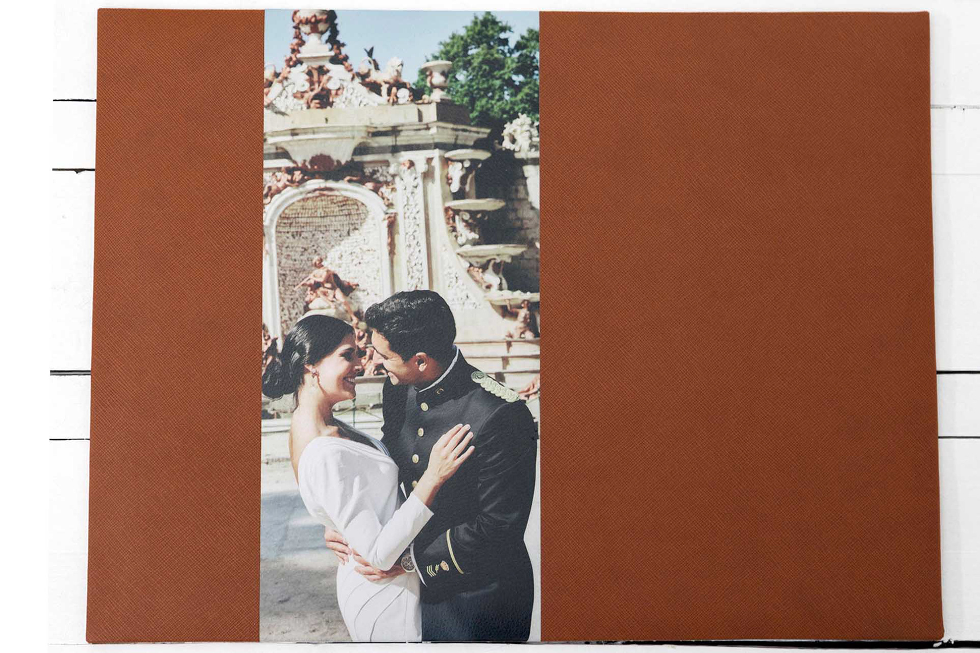 MODELO ADAN   ESTE MODELO SE PRESENTA COMPLETO EN POLIPIELCUADROS TIERRA Y FOTOGRAFIA 13X35    