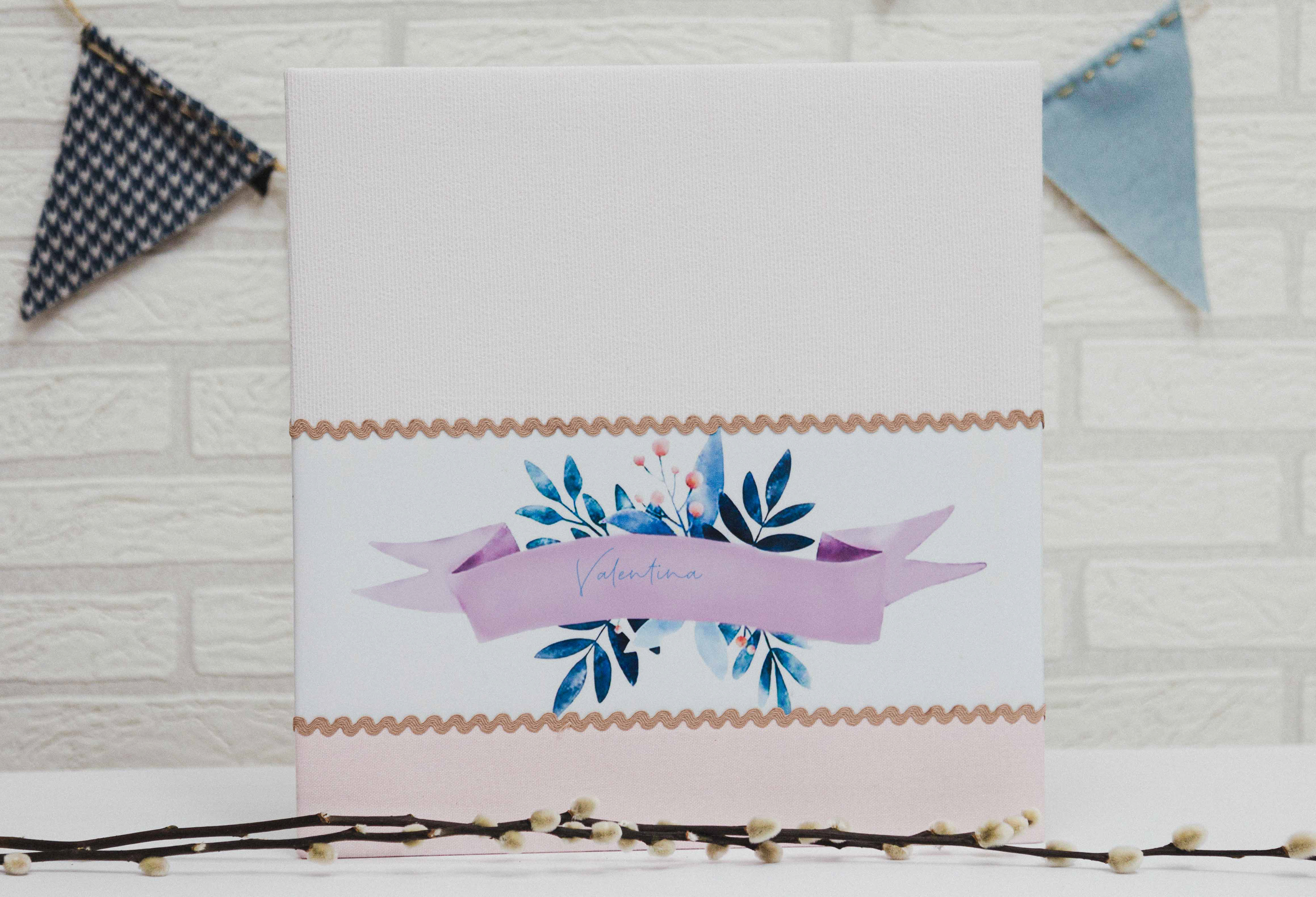 MODELO AB    MODELO A B  1223     --MATERIAL   PARTE SUPERIOR LINO RAYITAS FRANJA LAMINADA CON PICONELA EN LA UNION PARTE INFERIOR LINO ROSA 