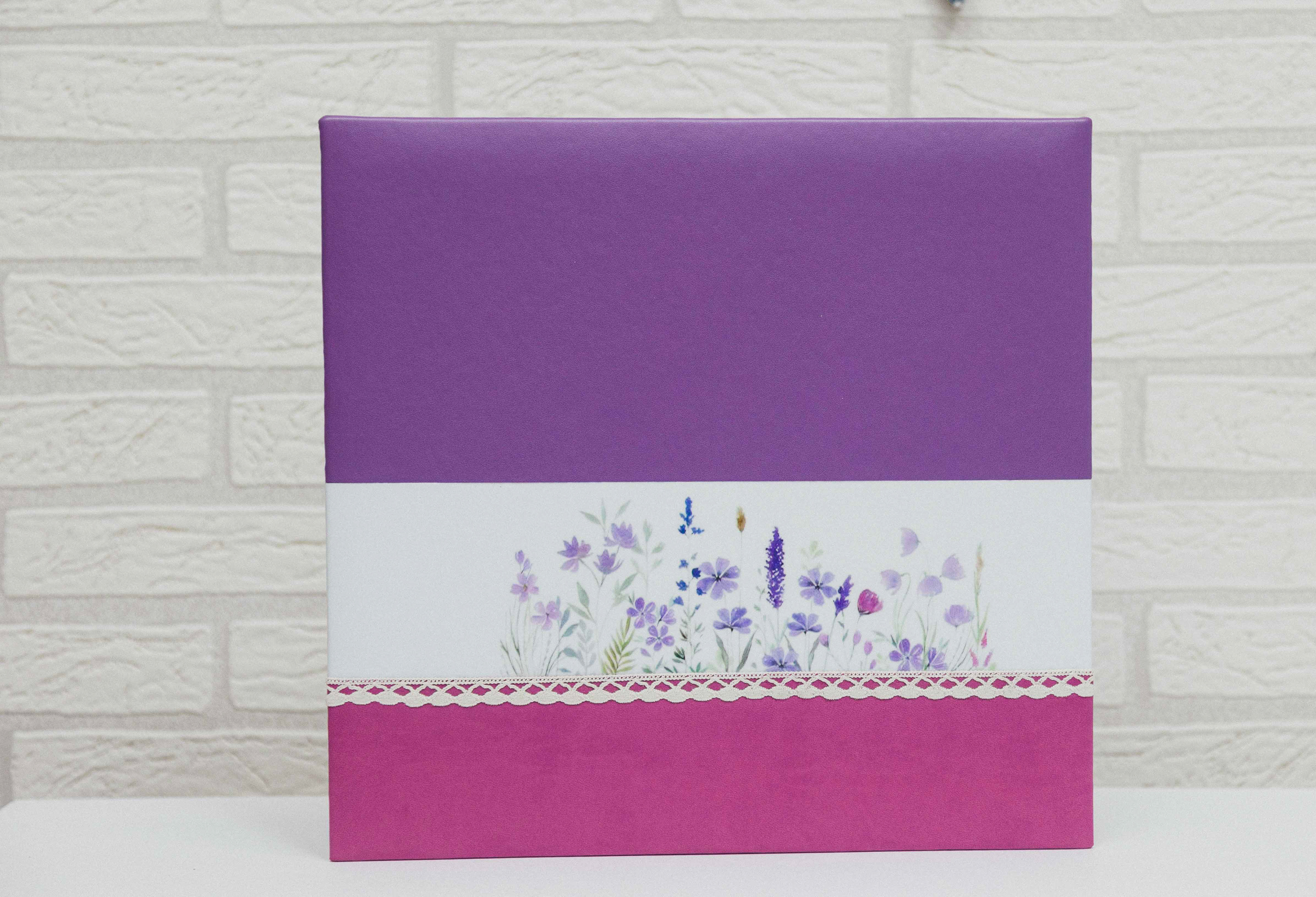 MODELO AB188 MATERIAL POLIPIEL LILA  FRANJA PERSONALIZADA PUNTILLA BOLILLO Y POLIPIEL FUXIA 