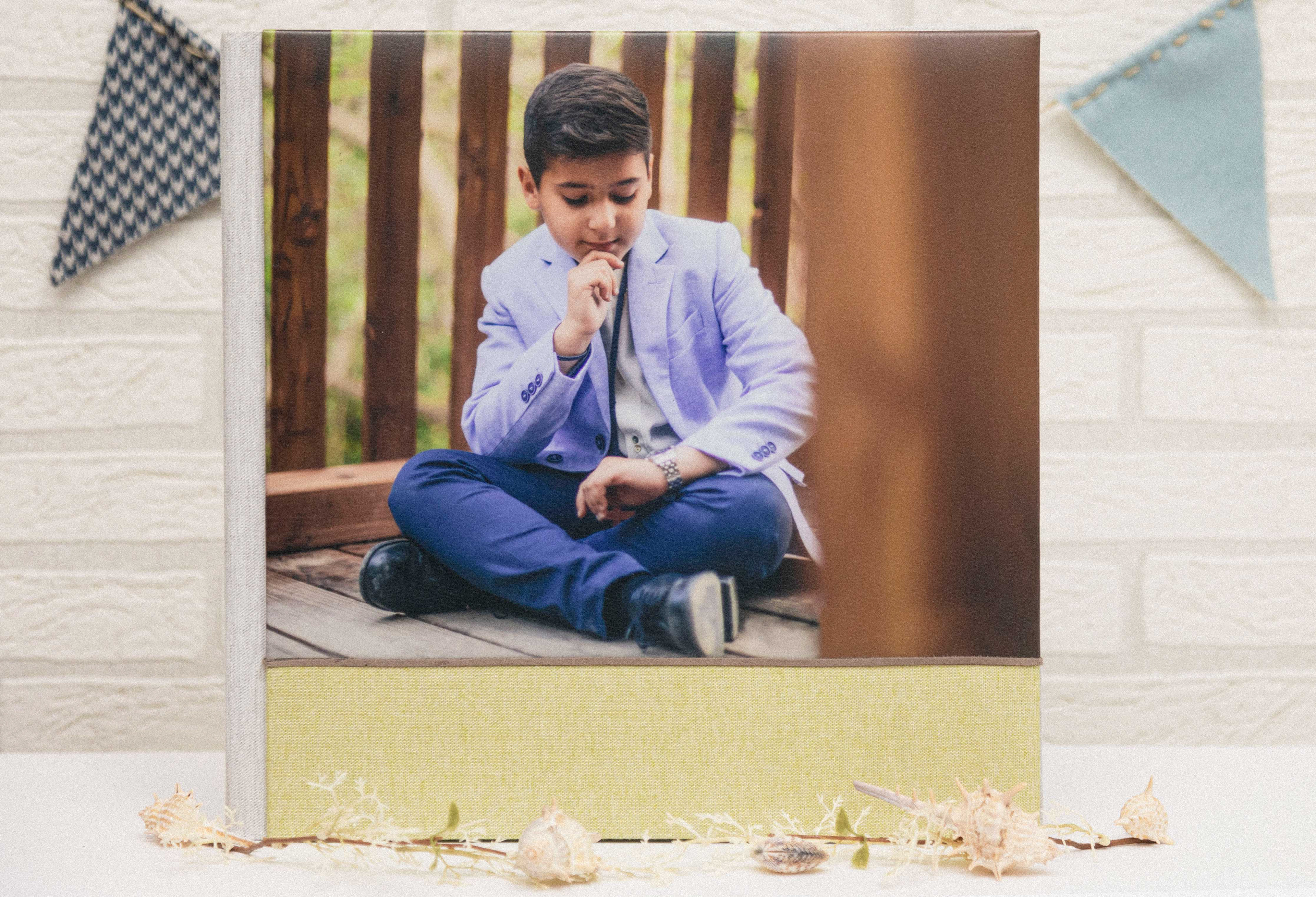 MODELO AB  1233    ,,MATERIAL. LINO PISTACHO PARTE INFERIOR CINTA CUERO PARTE SUPERIOR FOTOGRAFIA27X35   