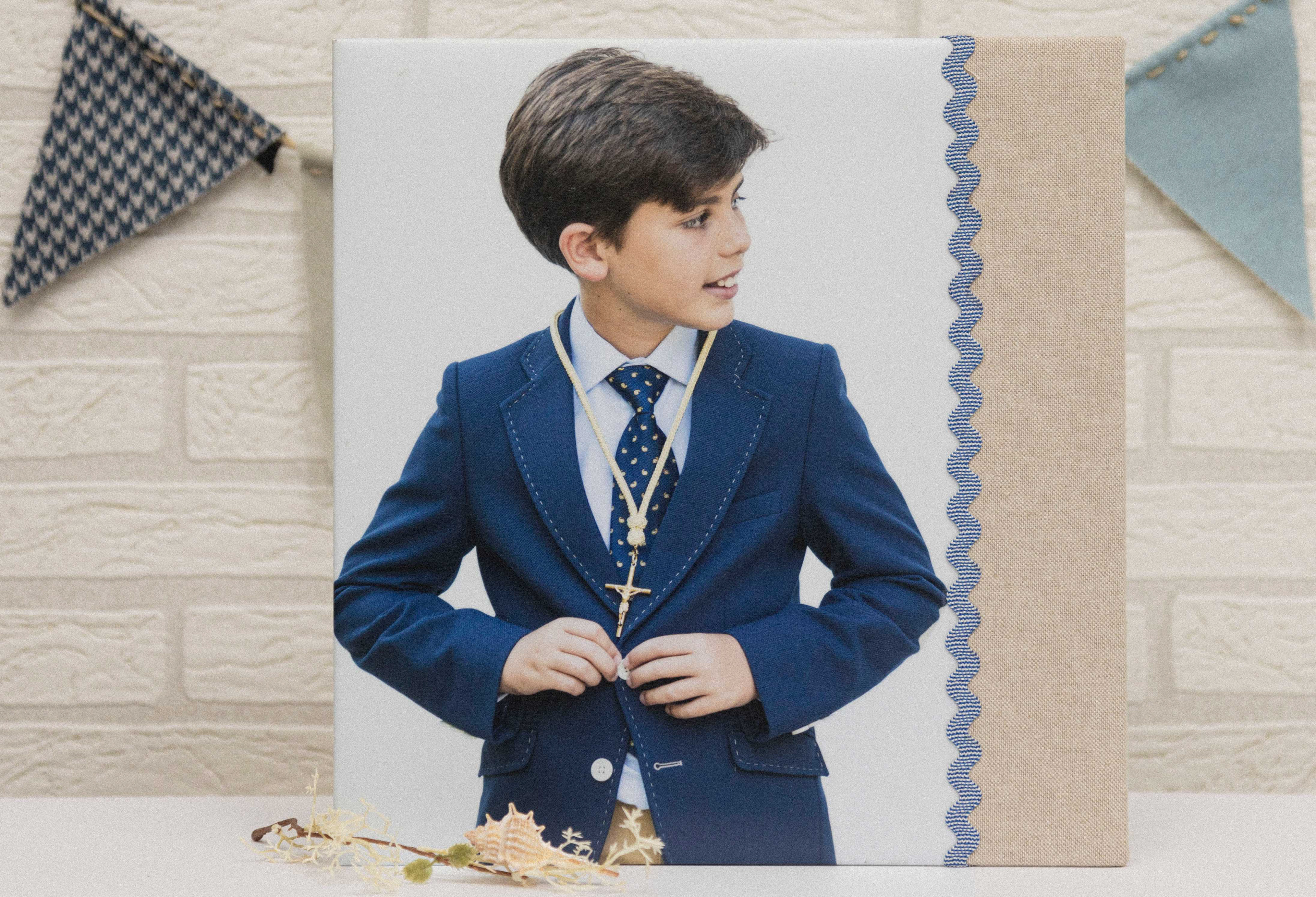 MODELO MODELO AB157  MATERIAL LINO ELSA PICONELA AZUL JASPEADO  FOTORAFIA 25X35  