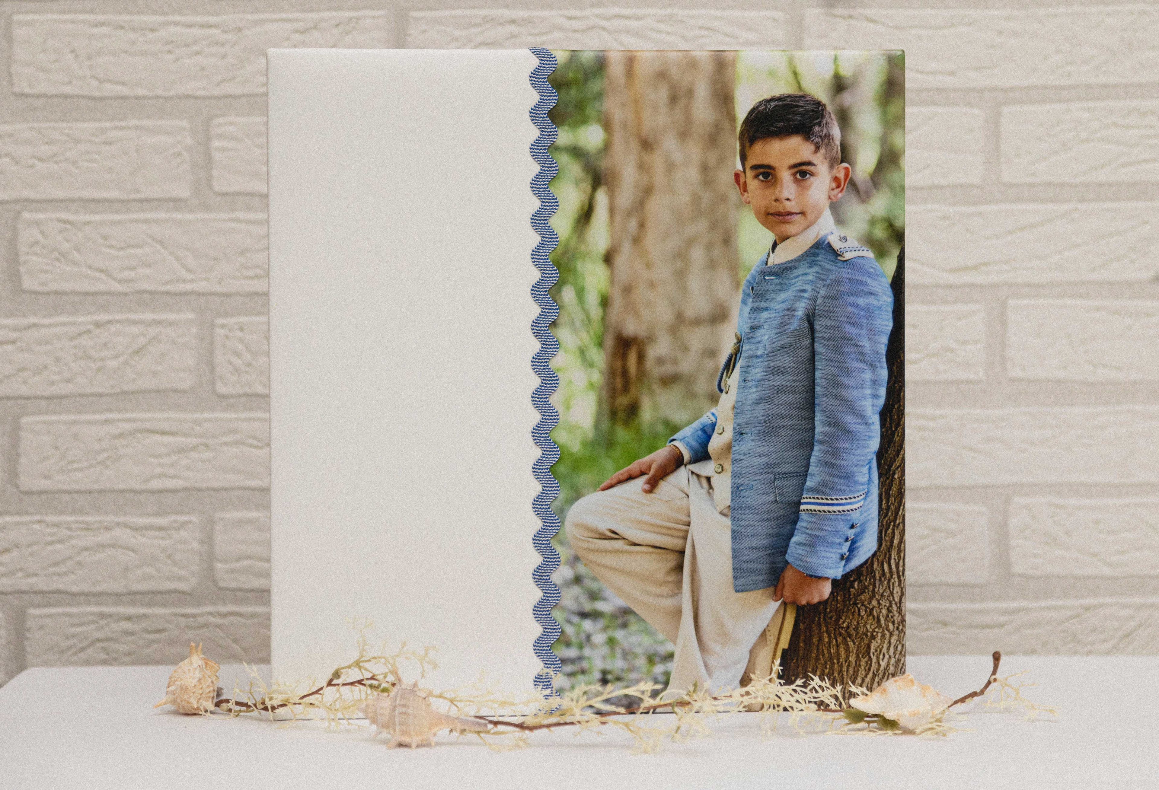 MODELO AB  180   MATERIAL  POLIPIEL BLANCO  PICONELA AZUL JASPEADO   FOTOGRAFIA 20X35 