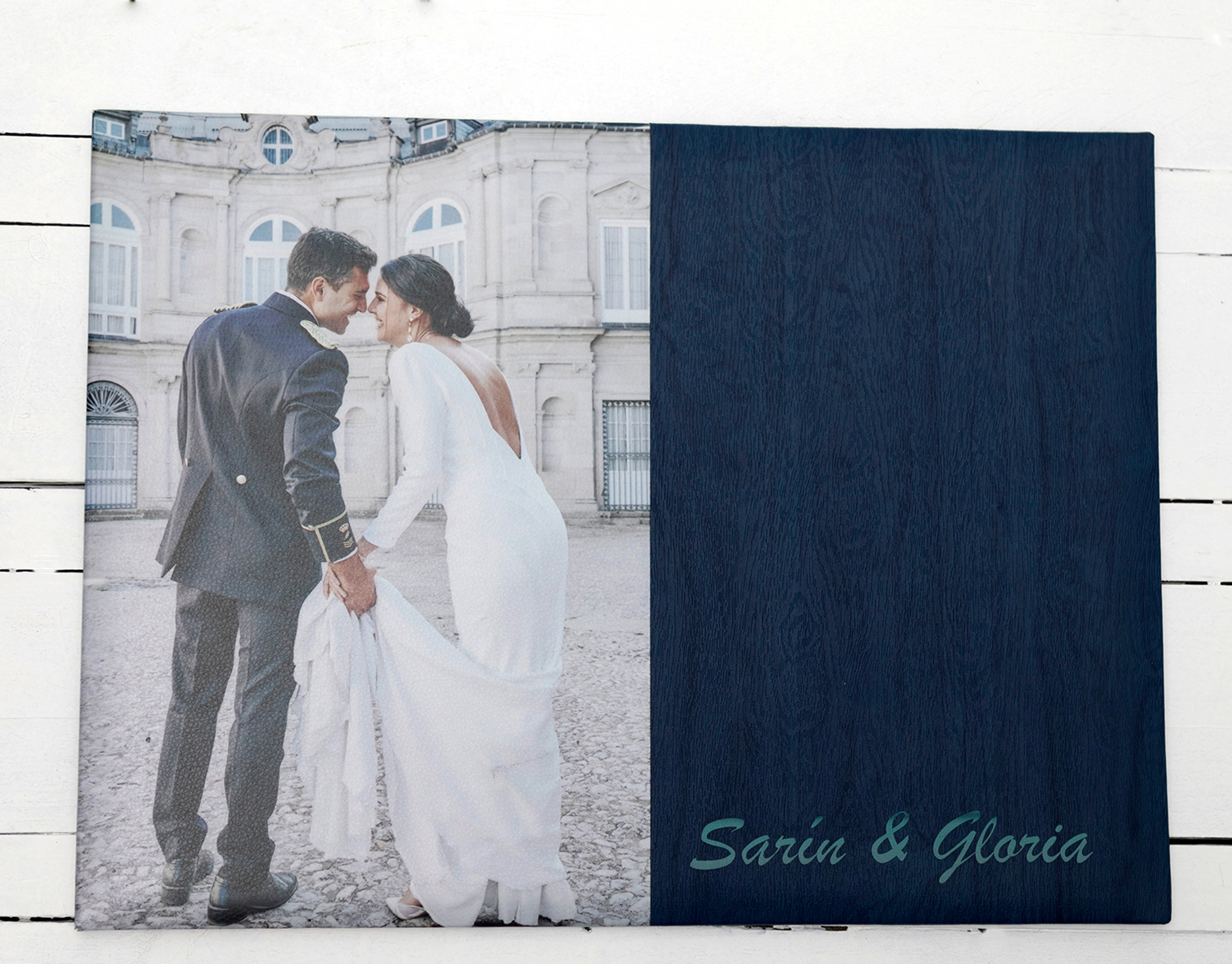 MODELO RIAN  ..S,R.  SE PRESENTA TRASERA Y LOMO EN POLIPIELNEGRO CUADROS .PORTADA FOTOGRAFIA 24X36Y POLIPIEL AZUL MADERA