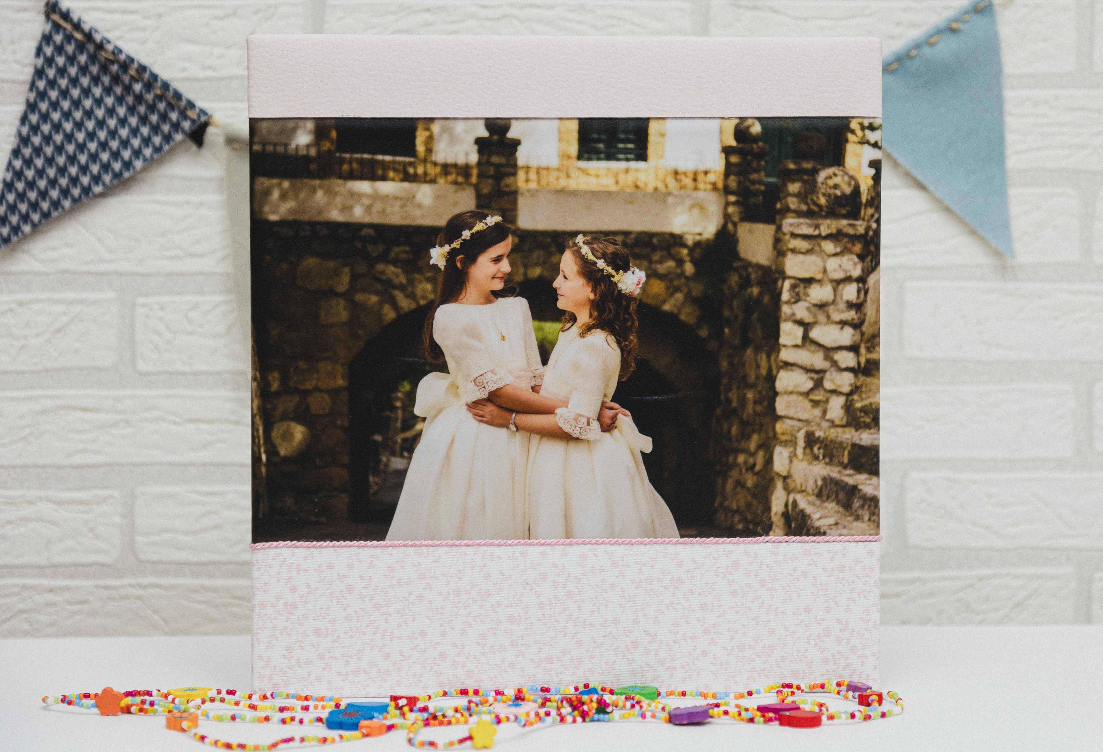 MODELO AB   1239   --MATERIAL FRANJA ROSA CORAL  FOTOGRAFIA 20X35    PARTE INFERIOR LIN O.2 CON CORDONCILLO ROSA