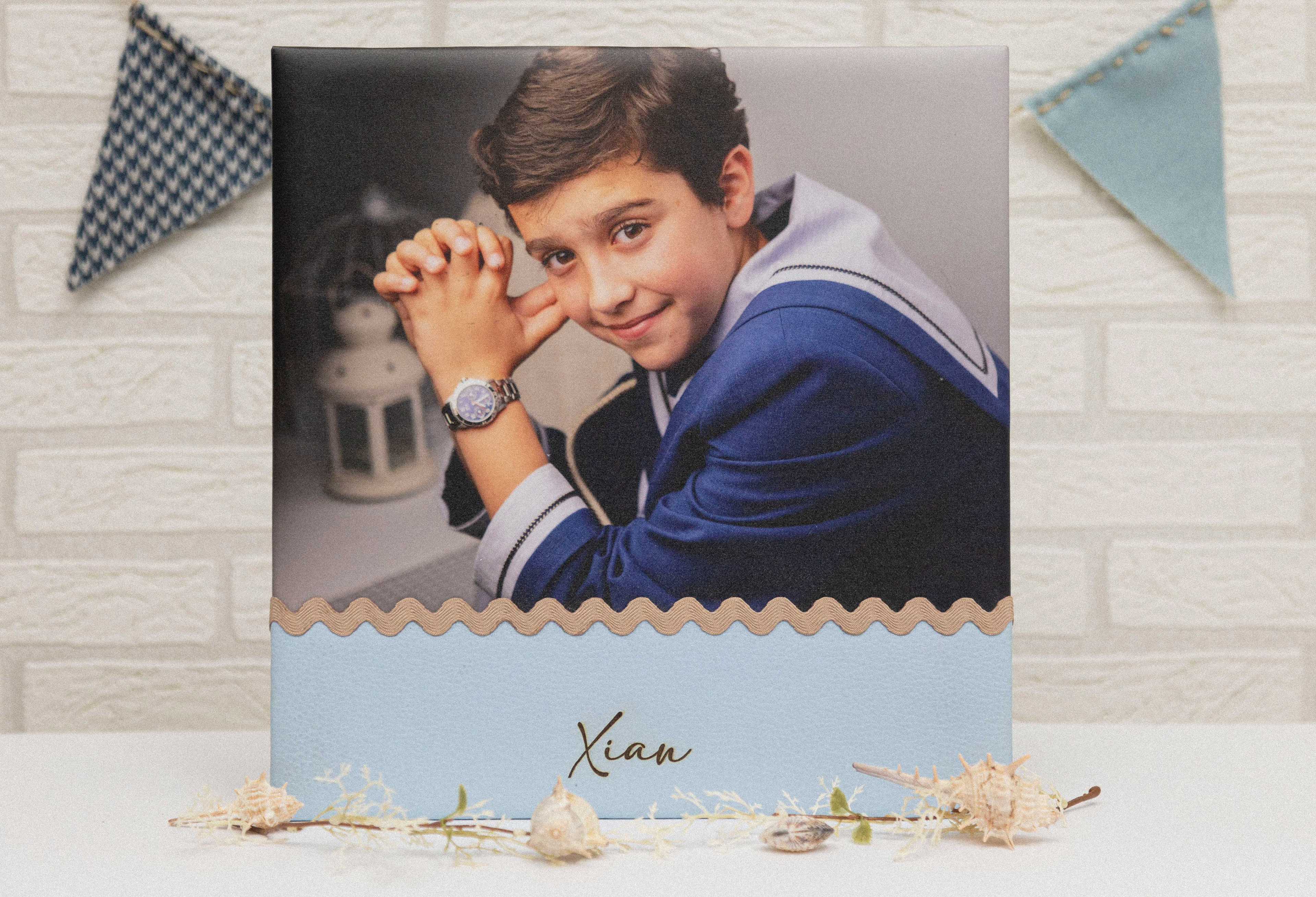 MODELO  AB 1224  MATERIAL POLIPIEL AZUL CORAL  GRABADO A FUEGO  FOTOGRAFIA 25X35  DECORADO CON PICONELA MARRON