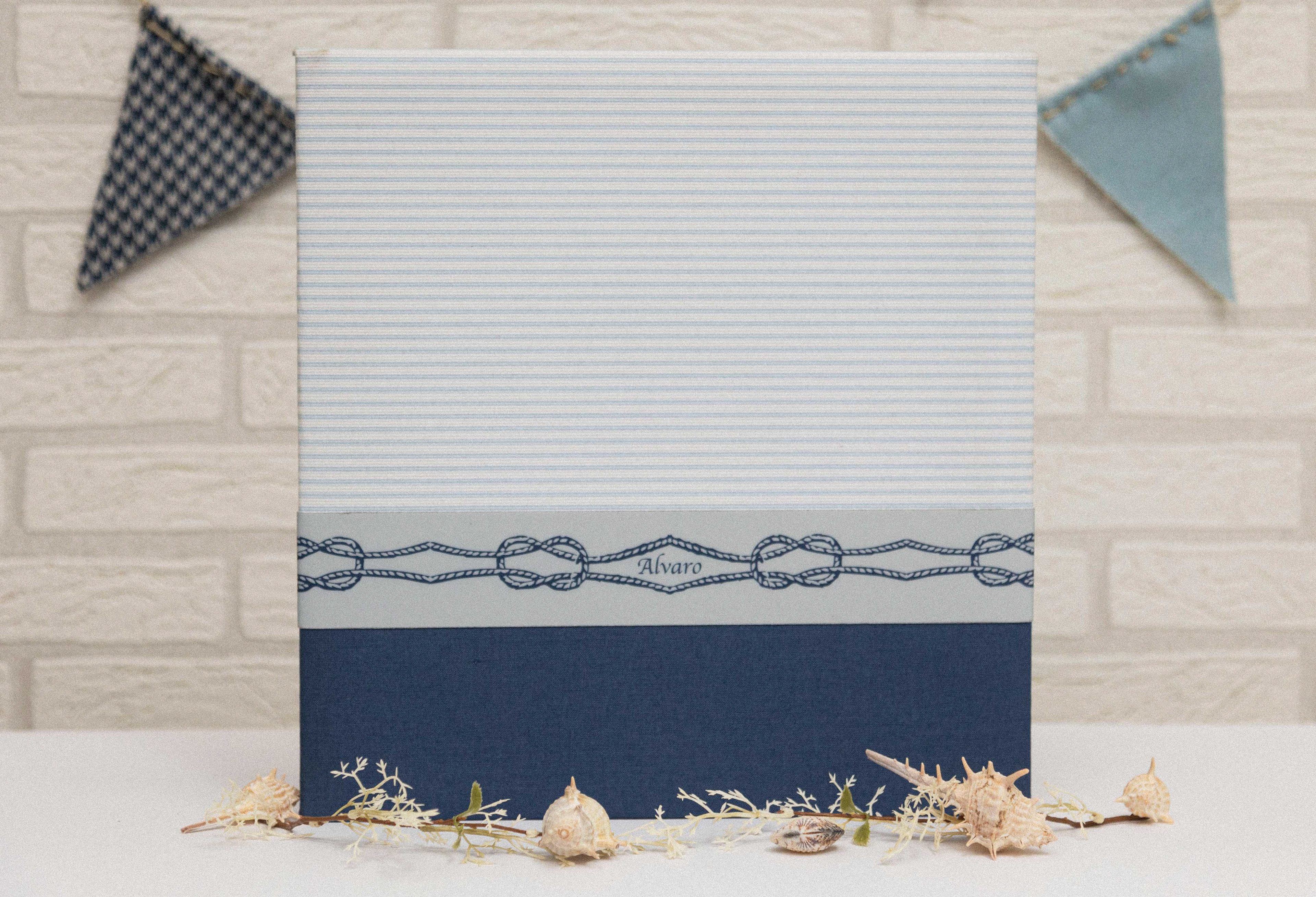 modelo ab  1230   ...MATERIALES..LINO RAYAS   AZUL  FRANJA MOTIVO MARINERO  PARTE INFERIOR LINO AZUL MARINO     