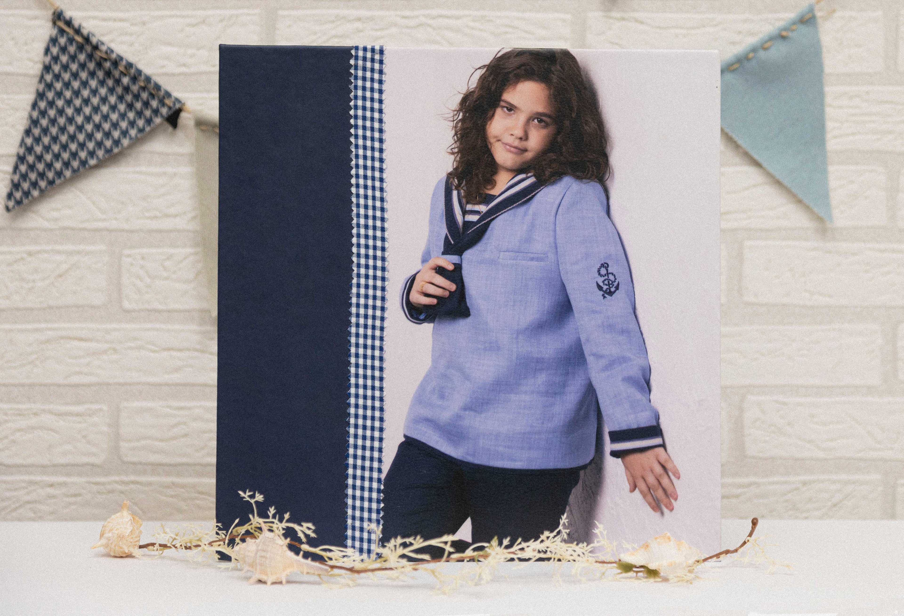 MODELO AB 168  MATERIAL POLIPIEL AZUL MARINO FRANJA  LINO CUADRITOS AZUL MARINO FOTOGRAFIA 23X35     