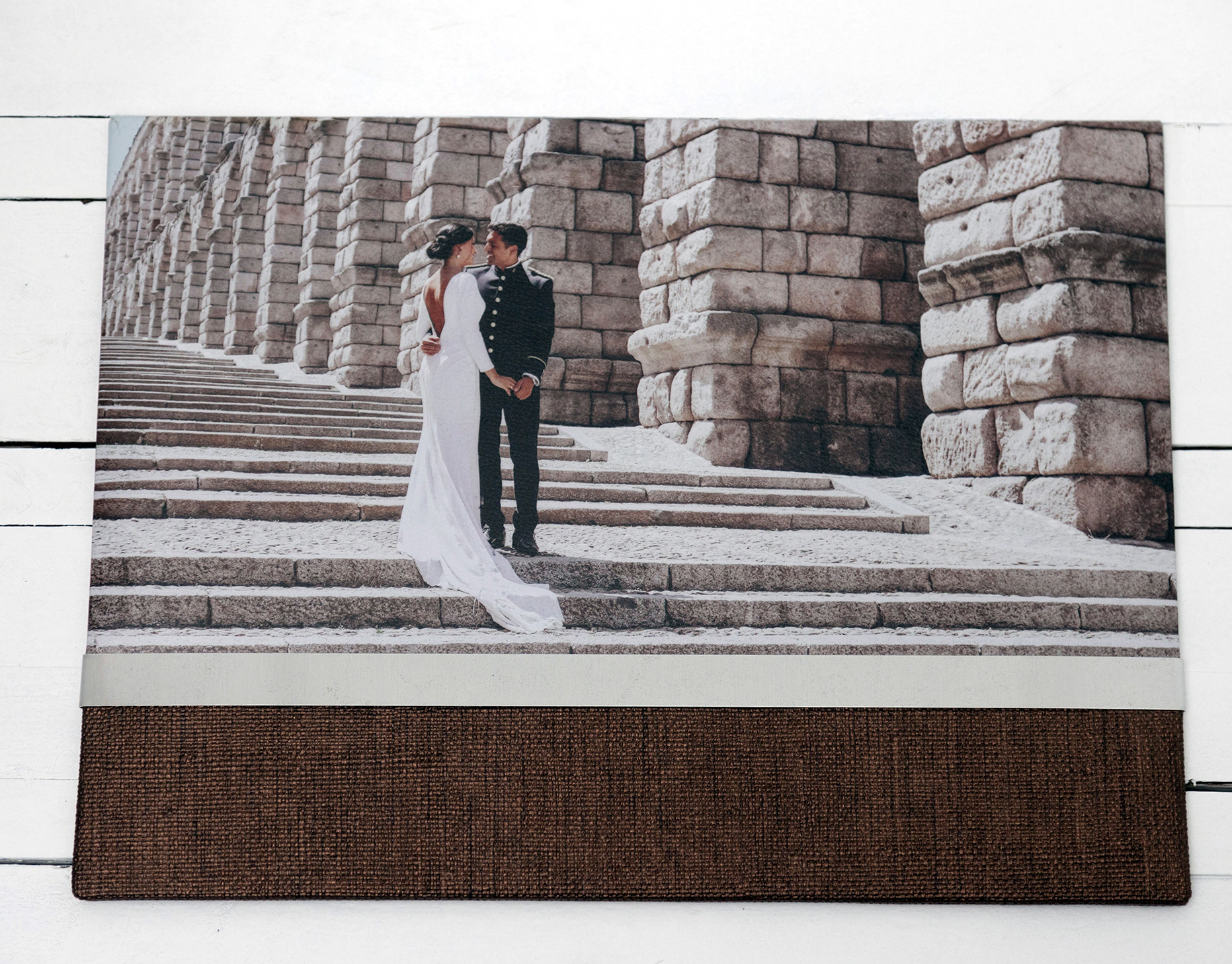 modelo dylan..este modelo se presenta en polipielcuadros broncecon fotografia24x45con  chapa plateada en union fotografia y polipiel