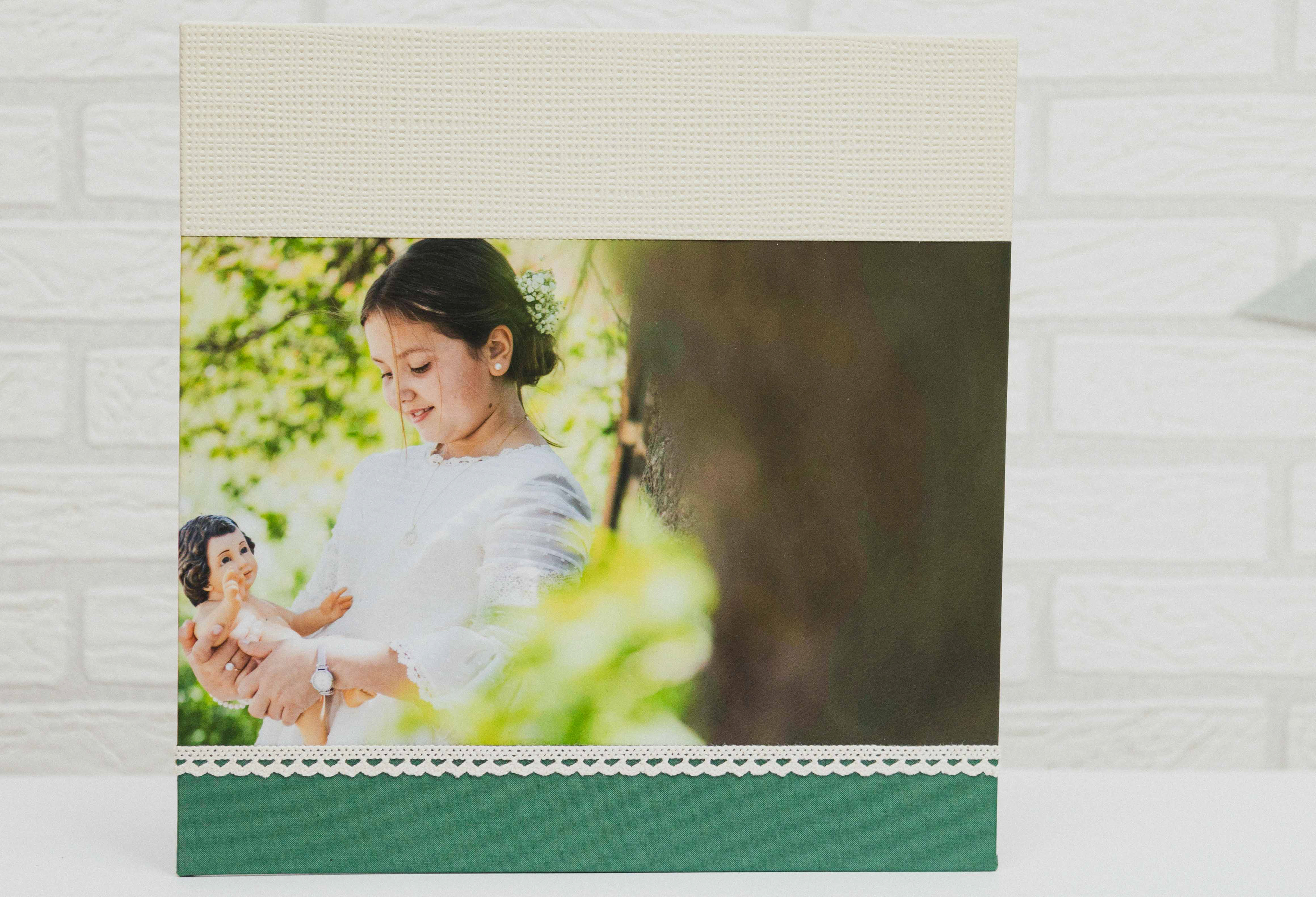 MODELO AB611 MATERIAL PARTE SUPERIOR POLIPIEL VAINILLA CENTRO FOTOGRAFIA 18X35 PARTE INFERIOR LINO VERDE OLIVO CON PUNTILLA BEIG 