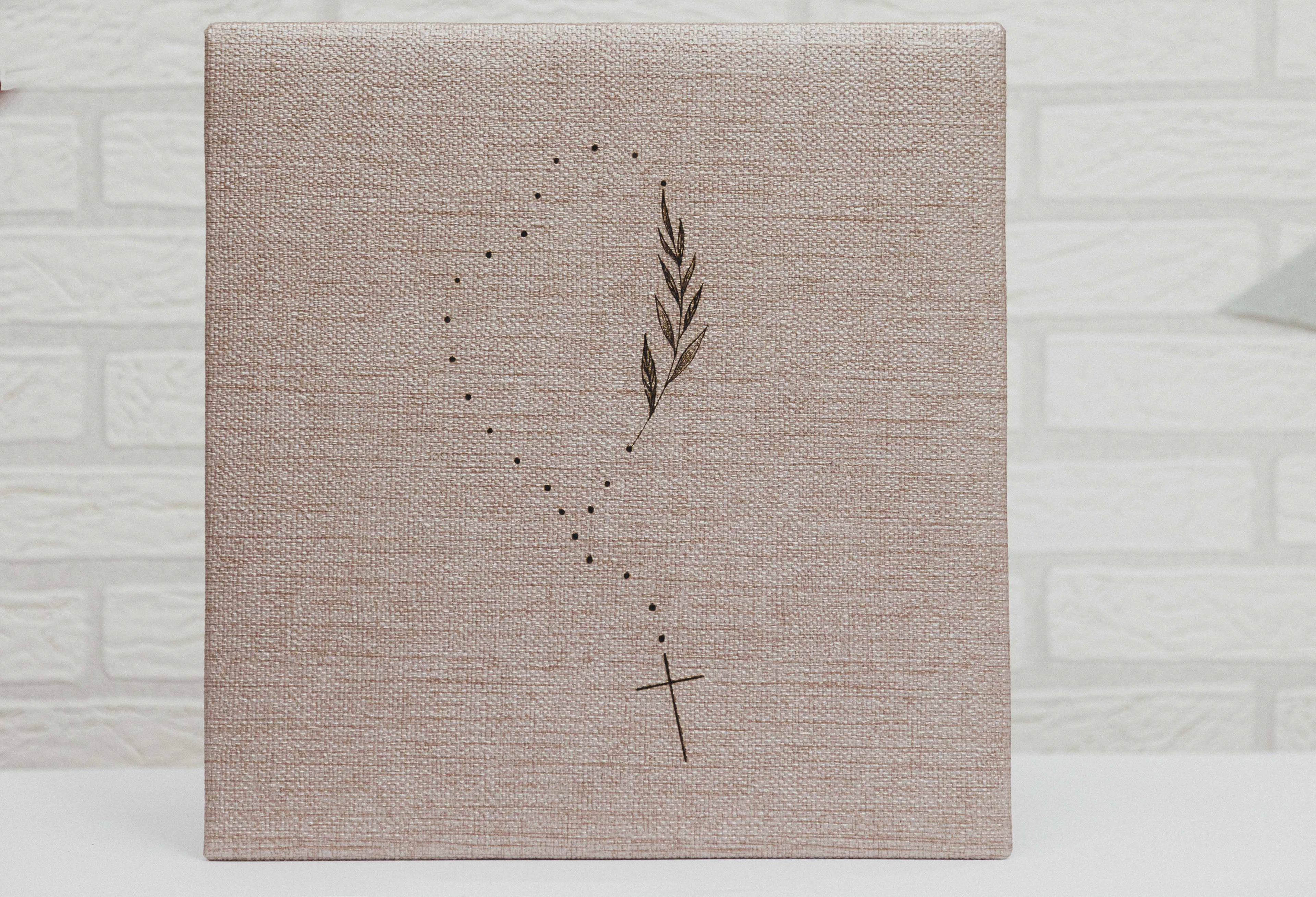 modelo  ab 602    material    polipiel austria  con grabado centro   