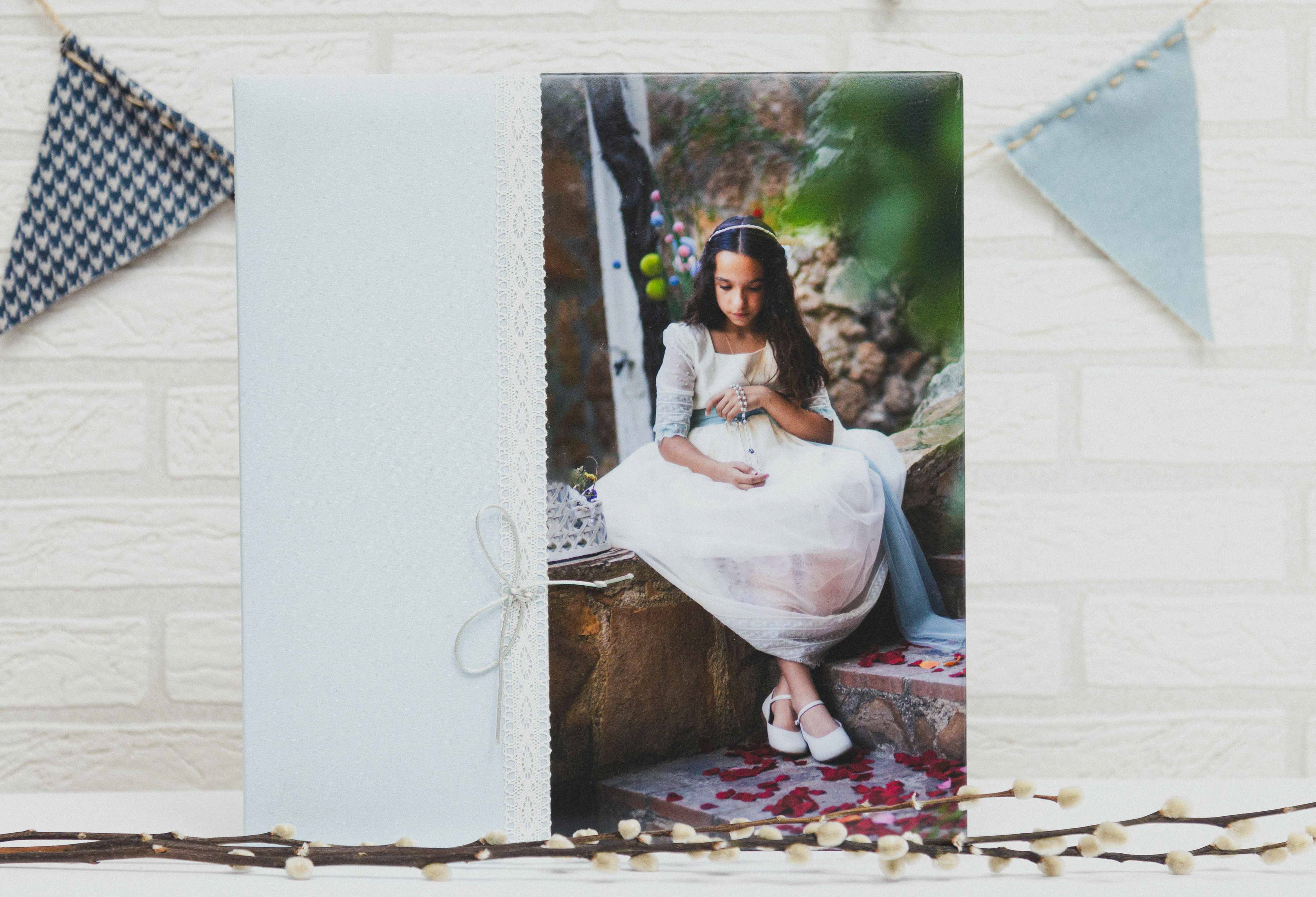 MODELO AB 1251   MATERIAL LINO AZUL  N-01  PUNTA BOLILLO  CON LAZO CORDONCILLO    