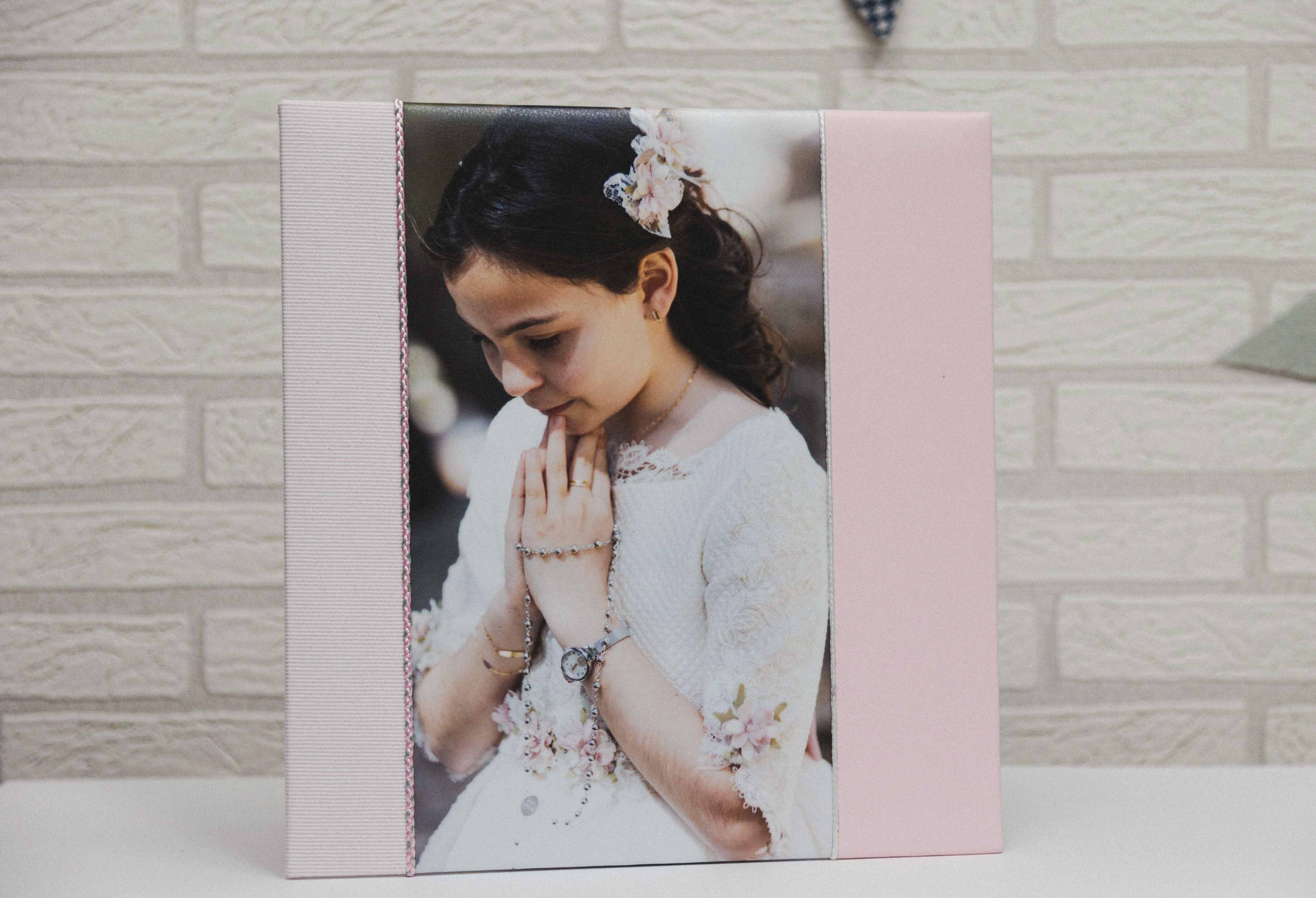 MODELO AB 614   MATERIAL LINO RAYITAS ROSA TRENCILLA CORDON FOTOGRAFIA 17X35  ,POLIPIEL ROSA  