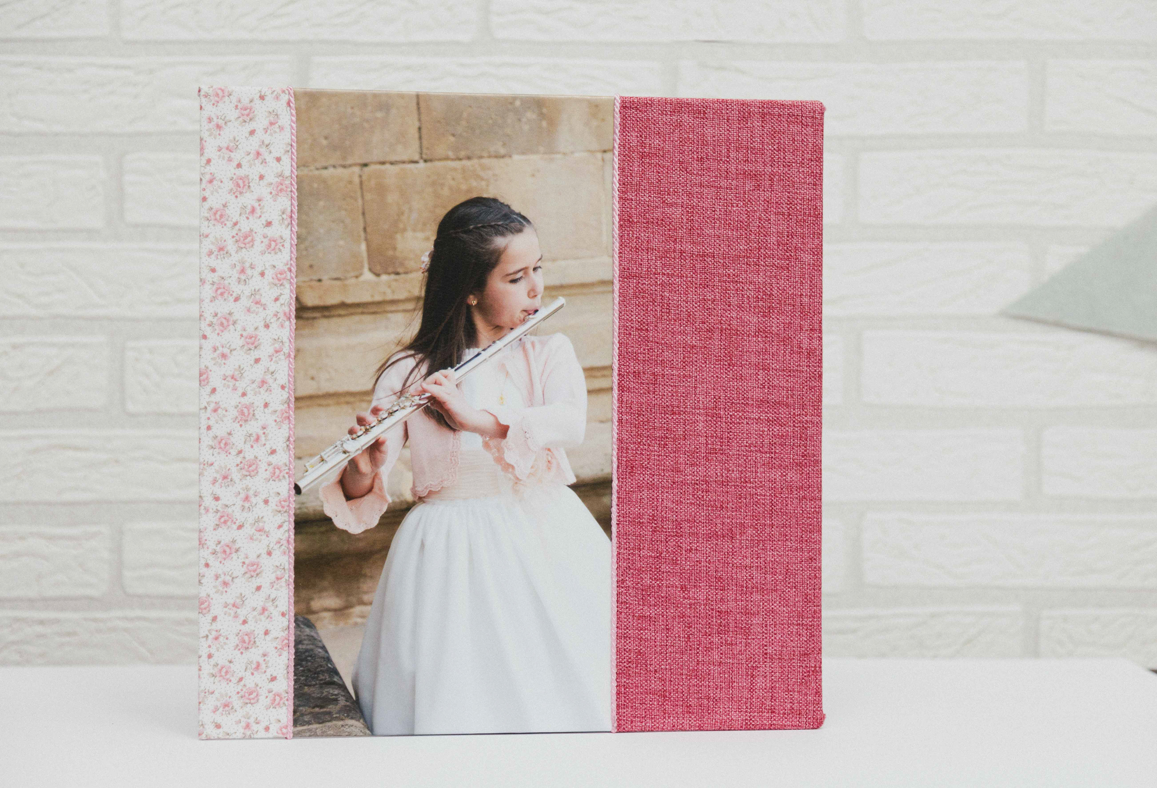 MODELO AB 607  MATERIAL LINO FLORES 0-1  CORDONCILLO ROSITA FOTOGRAFIA 15X35 Y LINO MORADO  