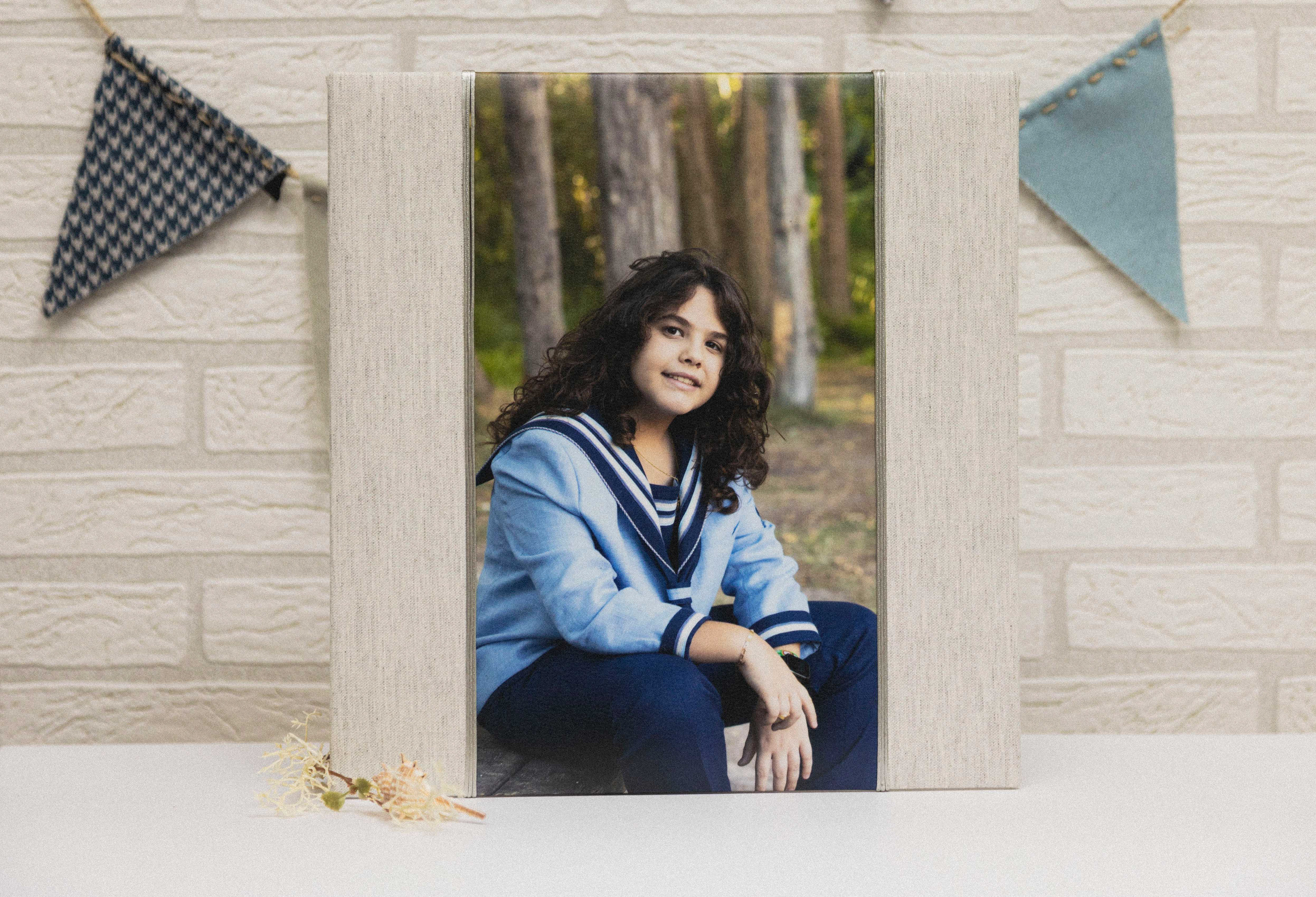 MODELO AB 163  MATERIAL LINO GRIS CON CORDON A AMBOS LADOS FOTOGRAFIA 17X35    