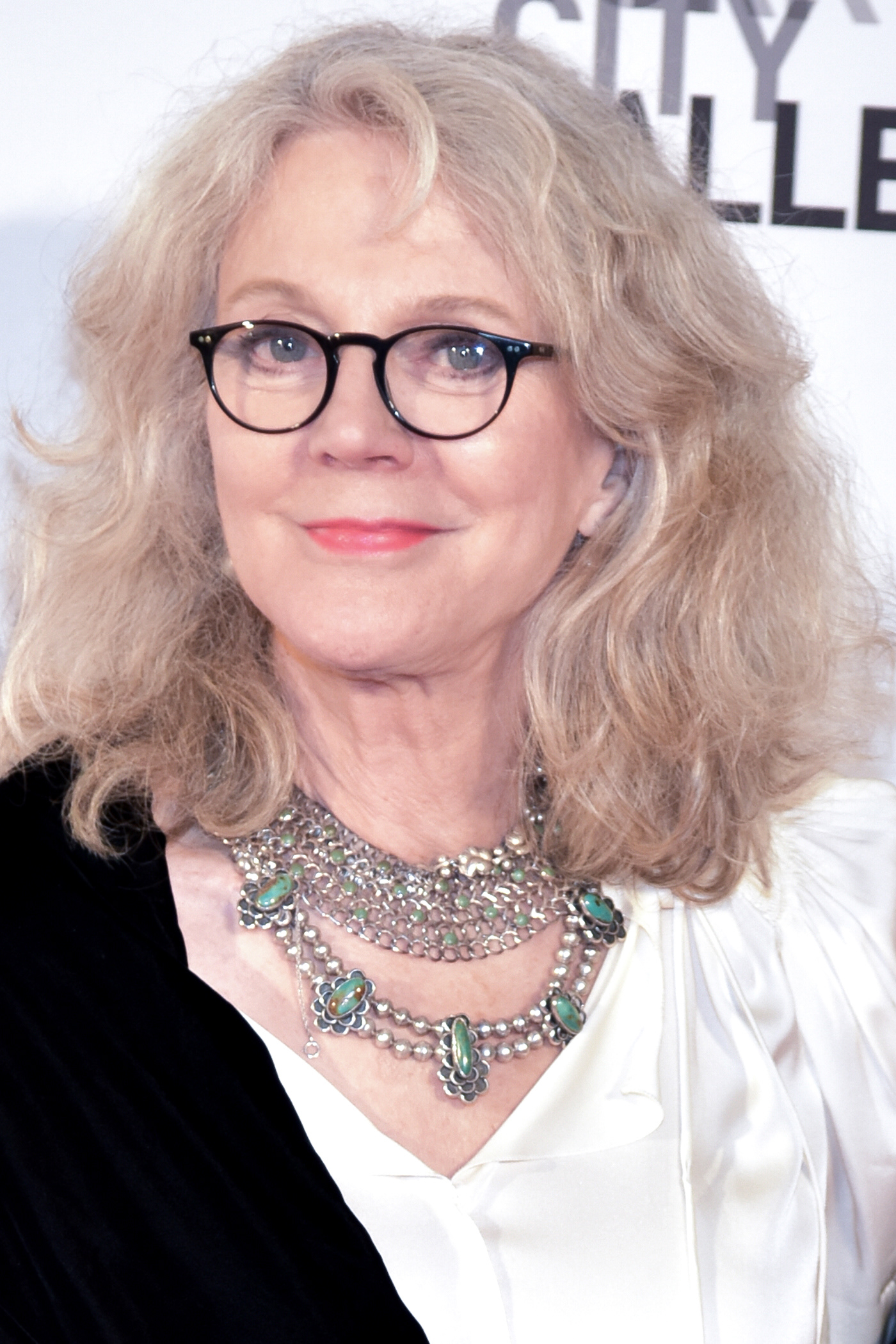  Blythe Danner