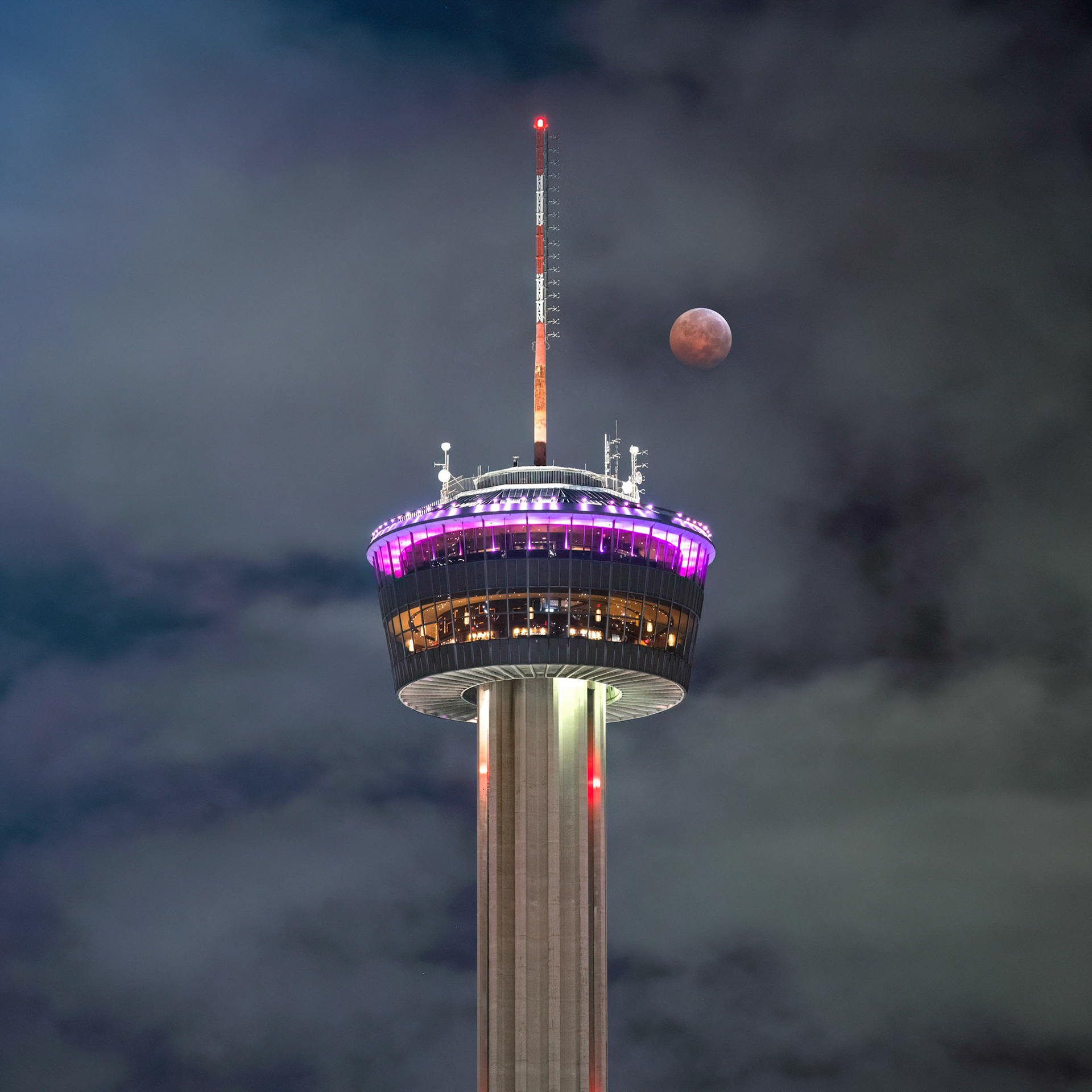 Lunar Eclipse right and Tower of the Americas November 2022
