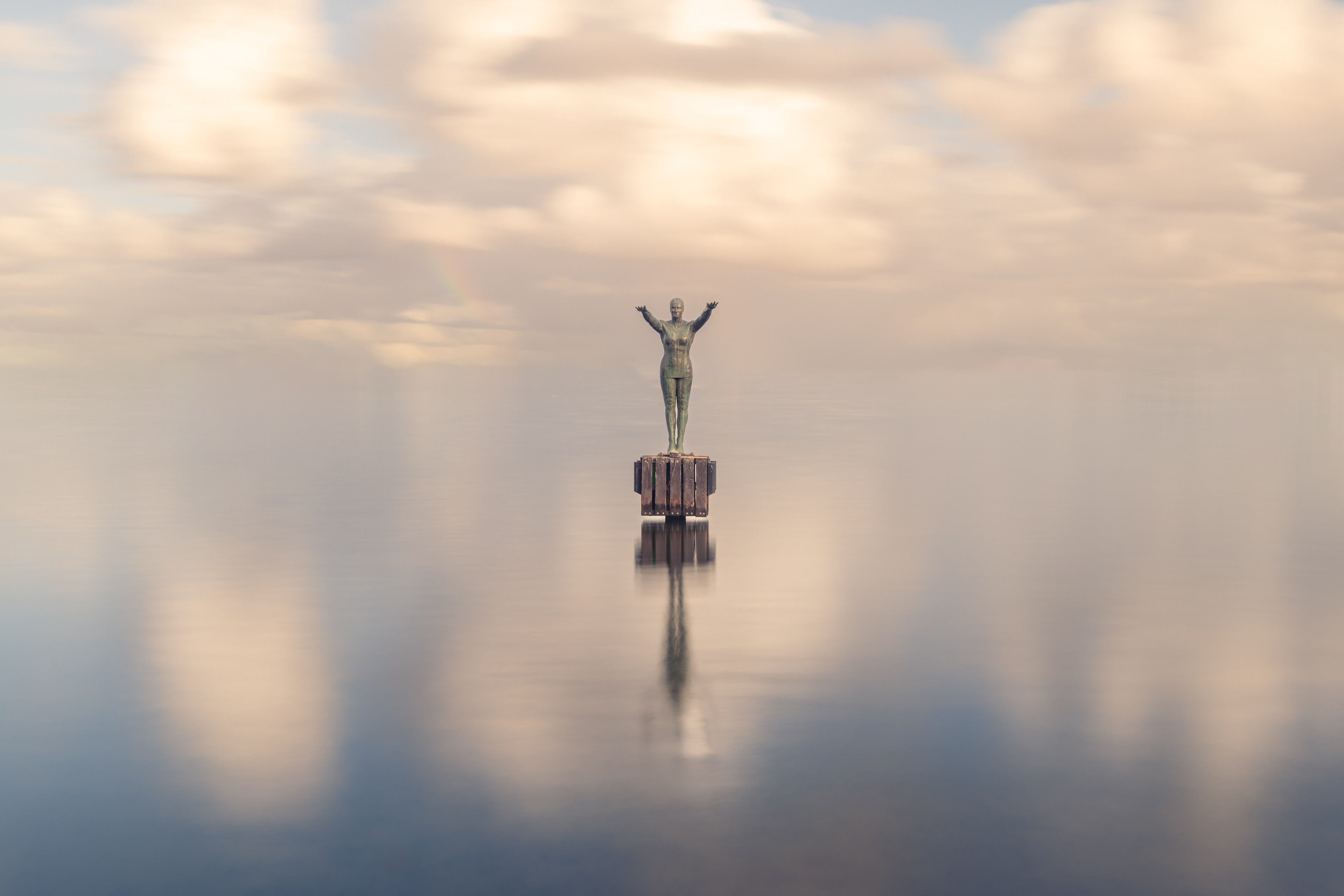 Eliza is a bronze sculpture located in Matilda Bay on the Swan River in Western Australia