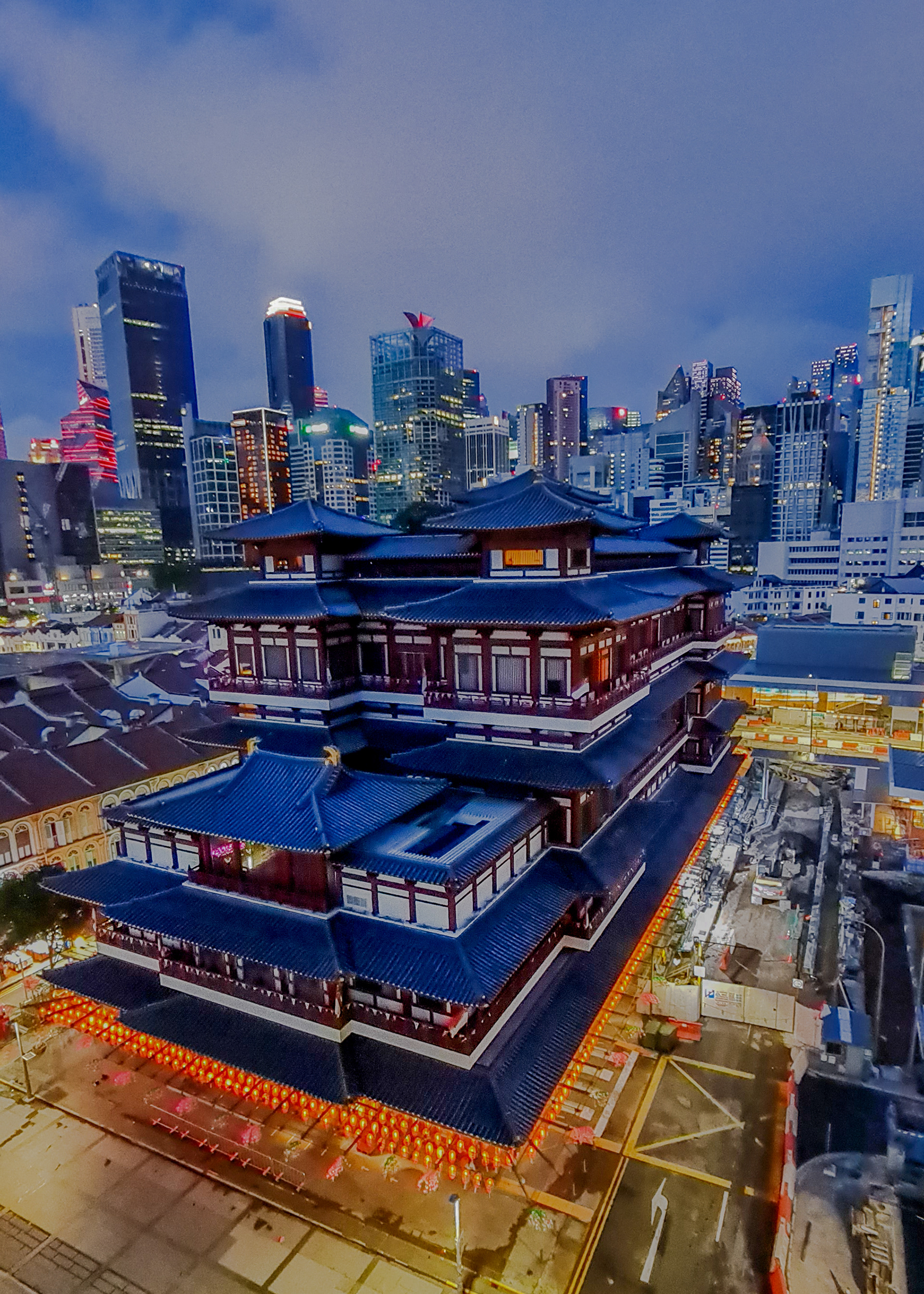 The Buddha Tooth Relic Temple in Chinatown Singapore