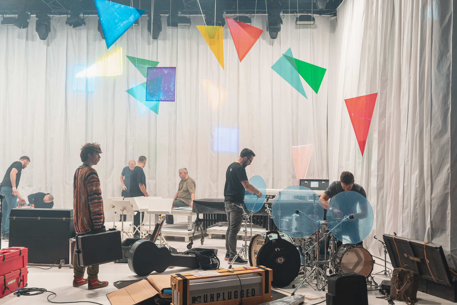 Making of MTV Unplugged Natalia Kukulska - a band arrange their instruments on the stage