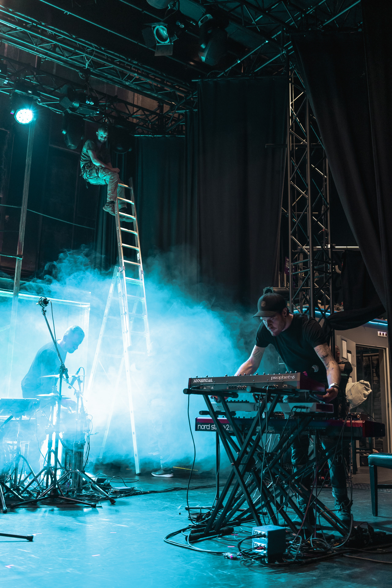 Making of Mikromusic at Scena Relax - technicians set the stage - photo by Przemek Wójtowicz