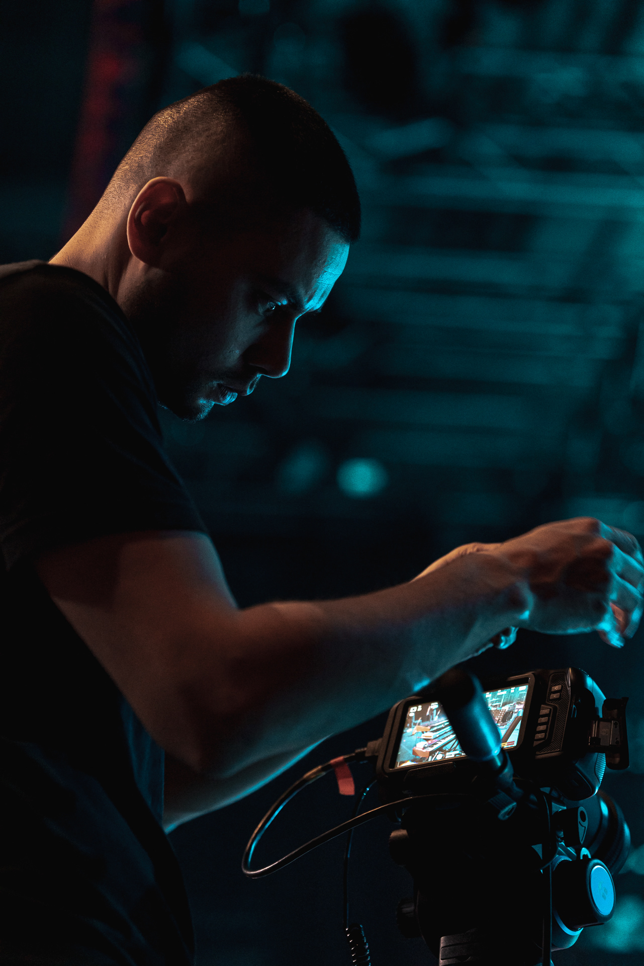 Making of Mikromusic at Scena Relax - a cameraman sets a camera - photo by Przemek Wójtowicz