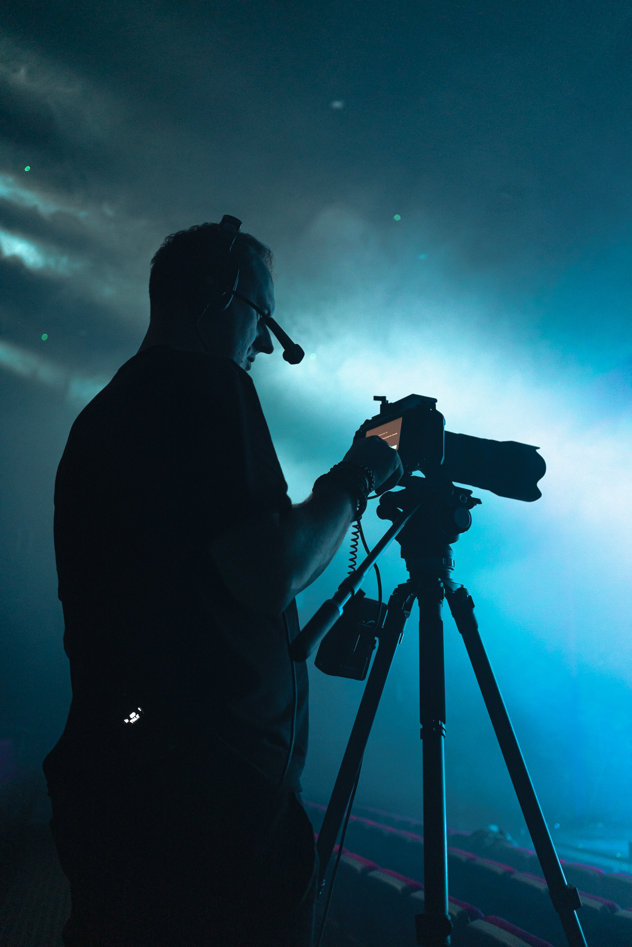 Making of Mikromusic at Scena Relax - a cameraman sets a camera - photo by Przemek Wójtowicz