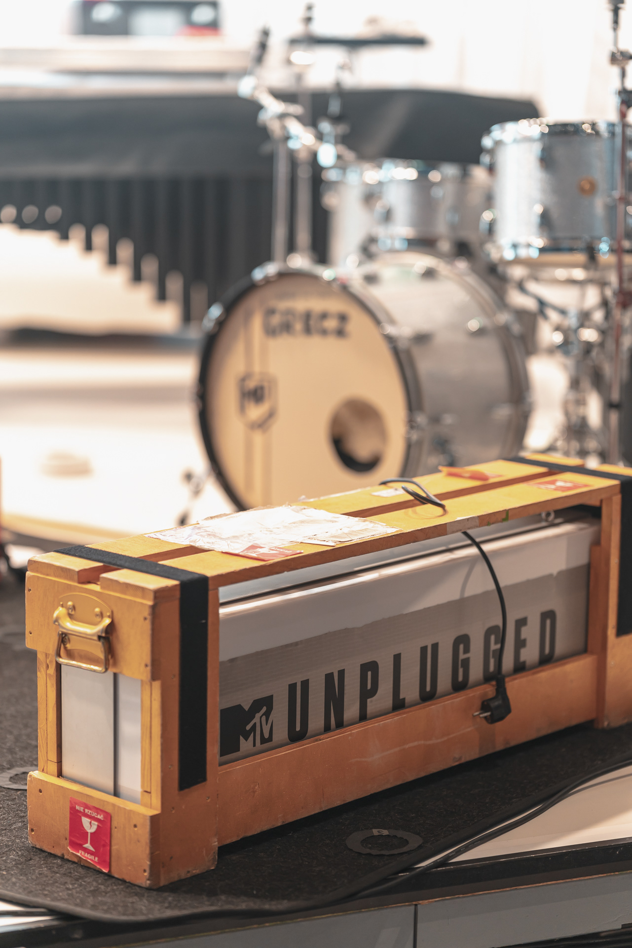 Making of MTV Unplugged Natalia Kukulska - an MTV Unplugged light sign on the stage
