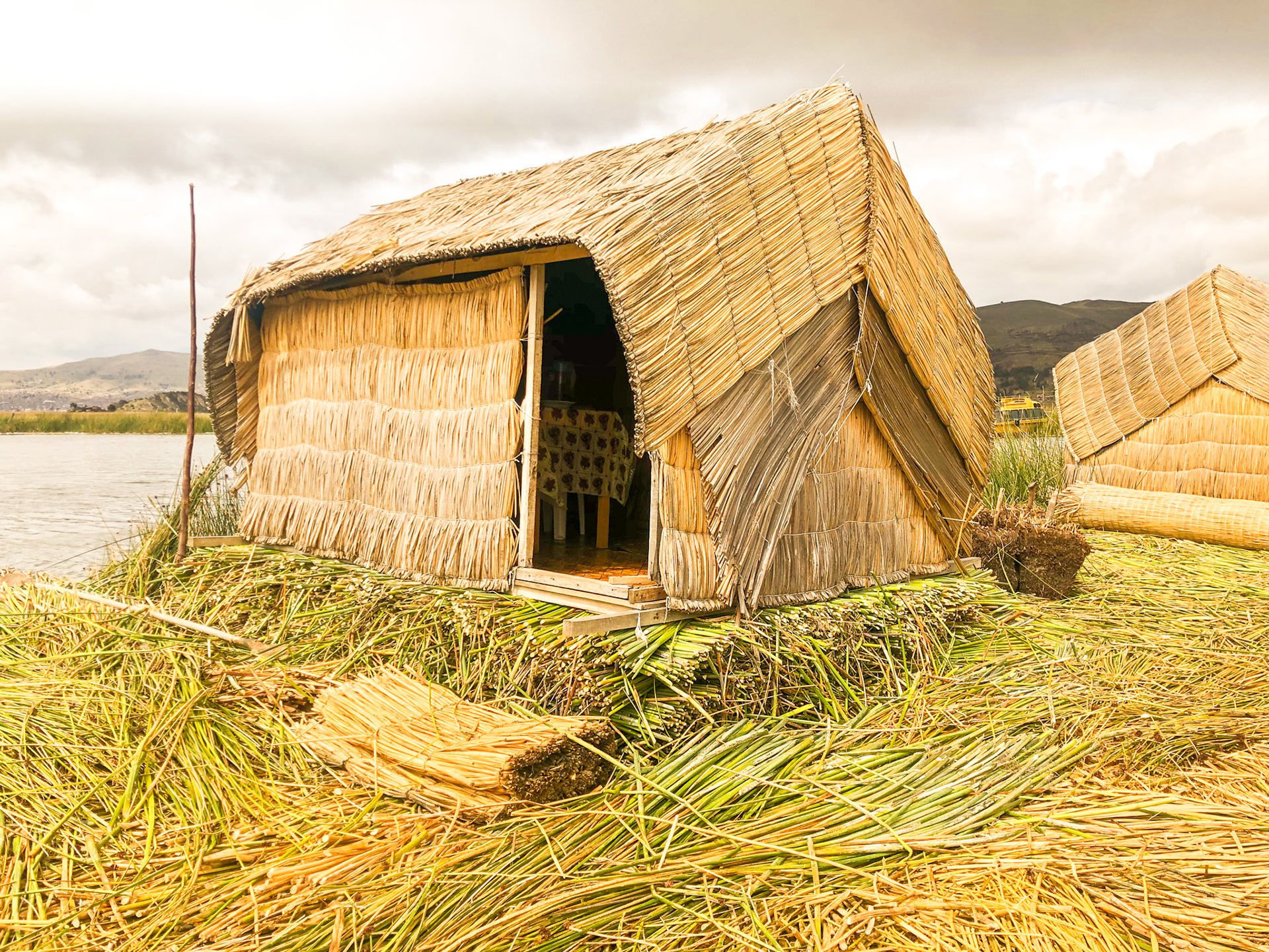 Típica Isla flotante. Islas flotantes de los Uros. (2019). Fotografía propia.