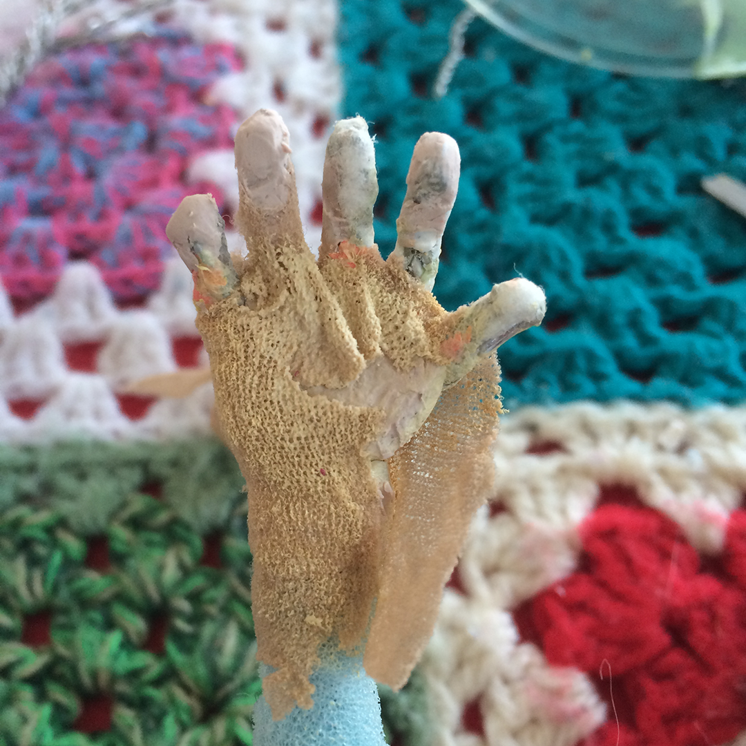 Hand wrapping: wet wipes / tights