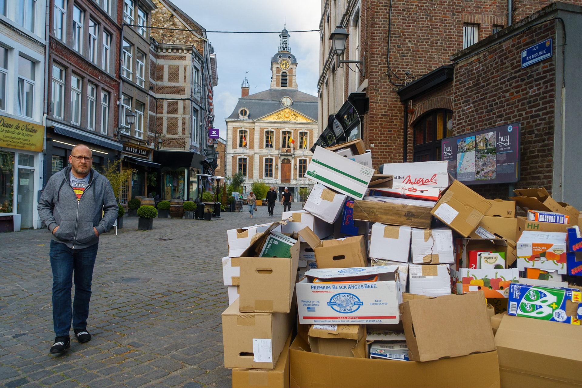 België