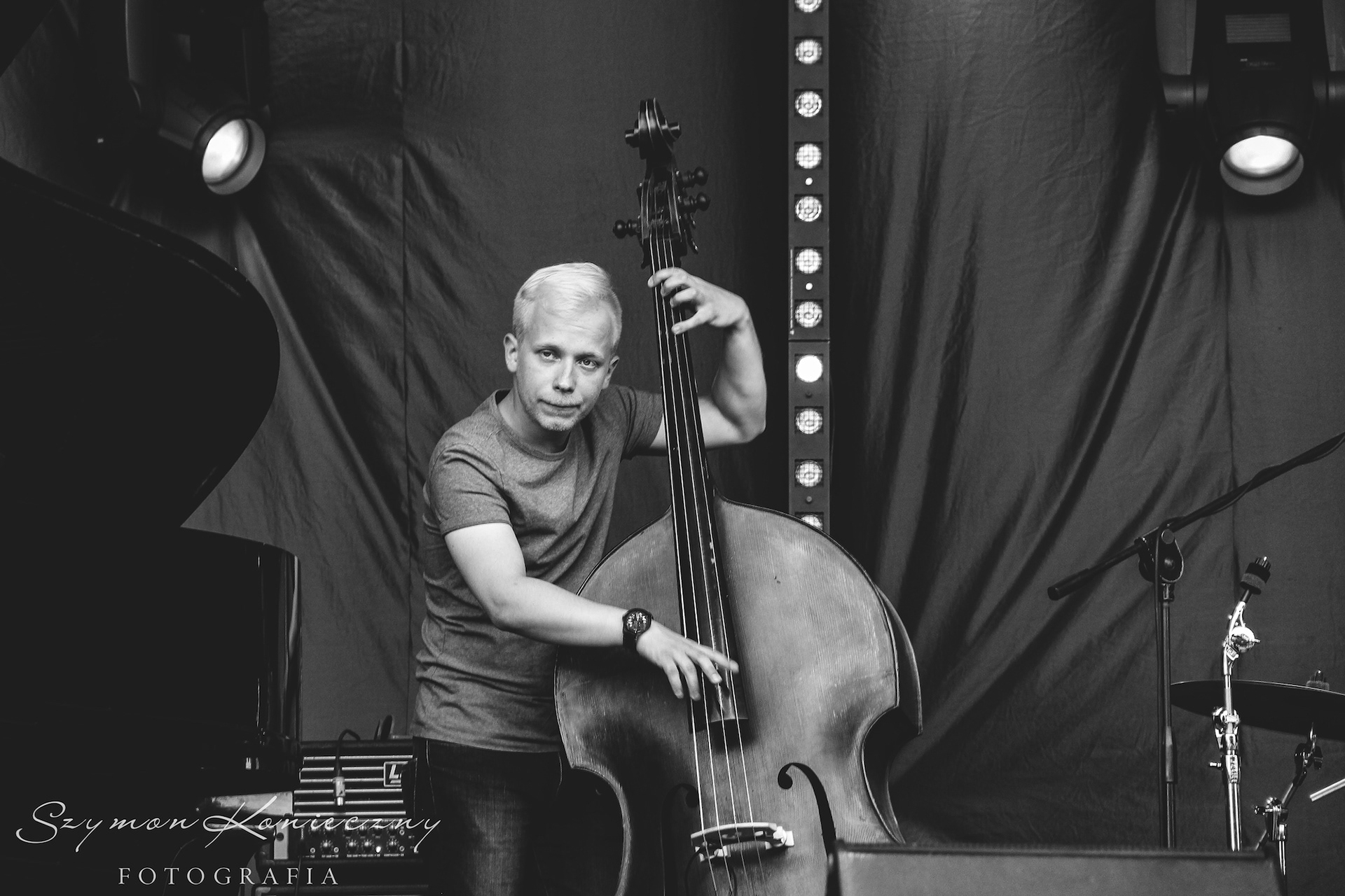 Kontrabasista Damian Kostka