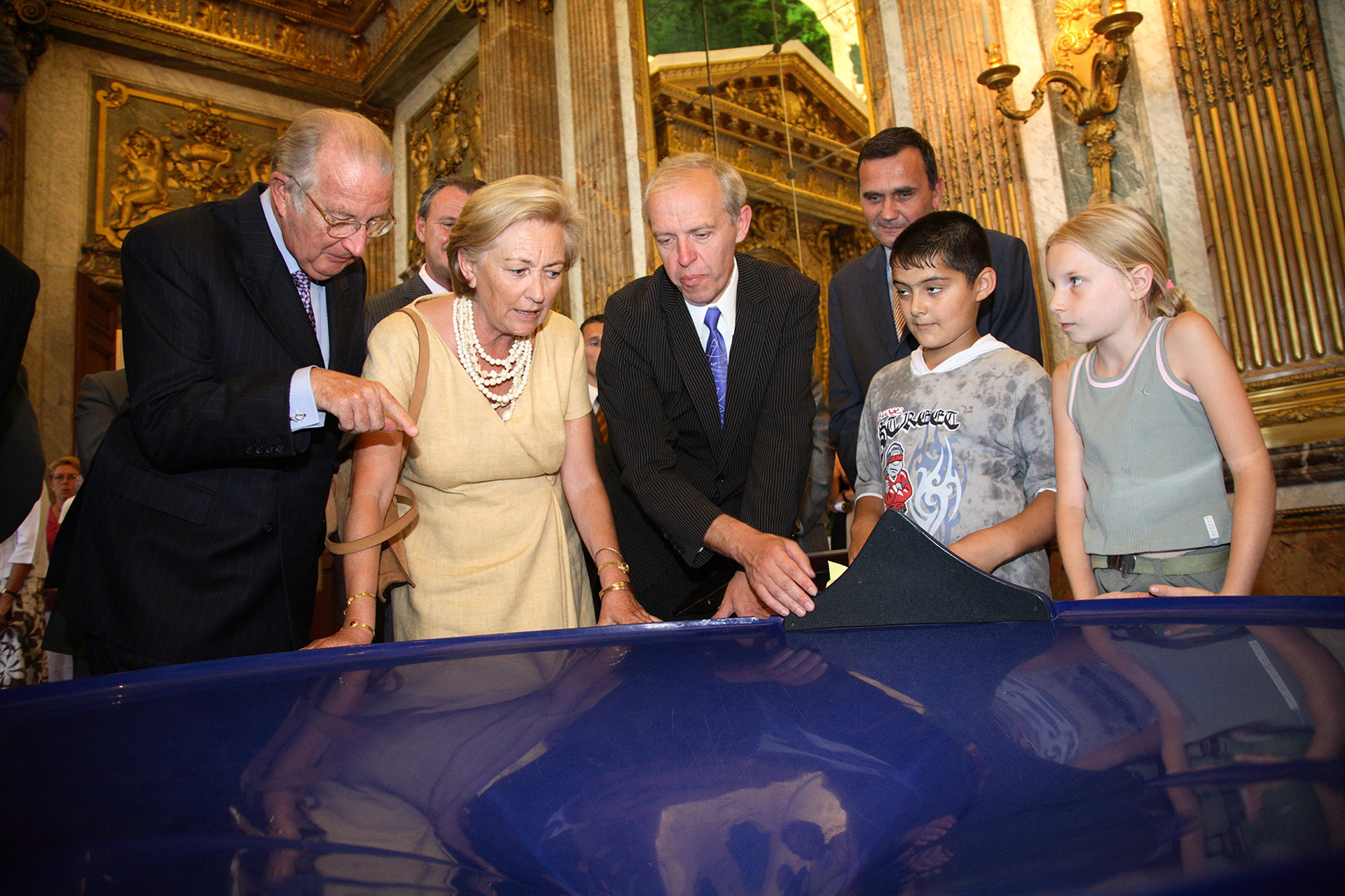 Koning Albert en Koningin Paola openen tentoonstelling
