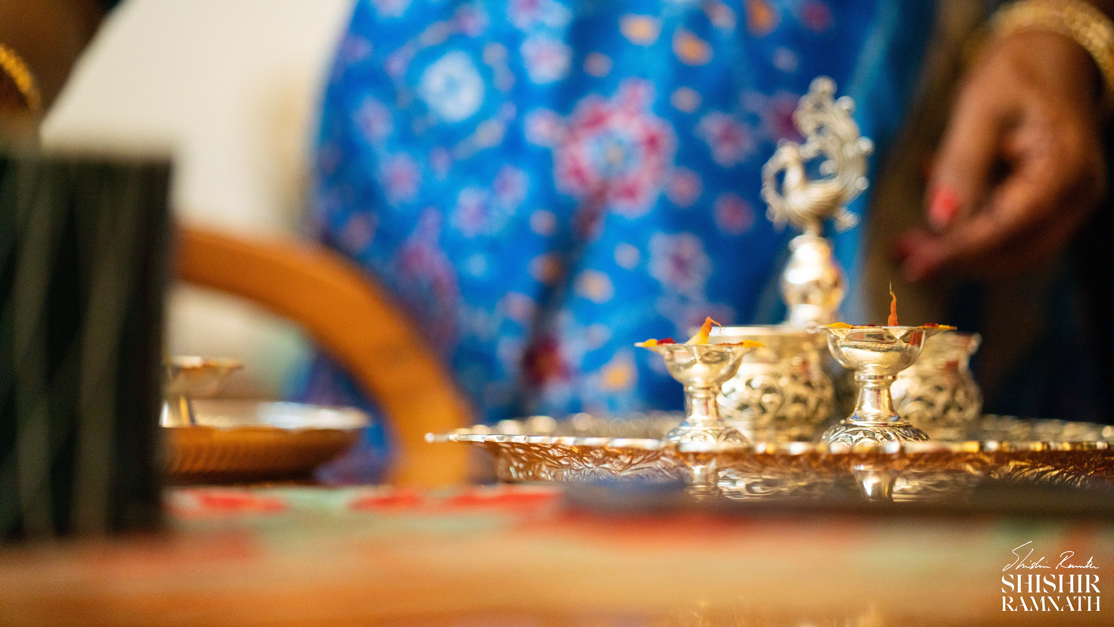 Tight shot of a lamp in focus 