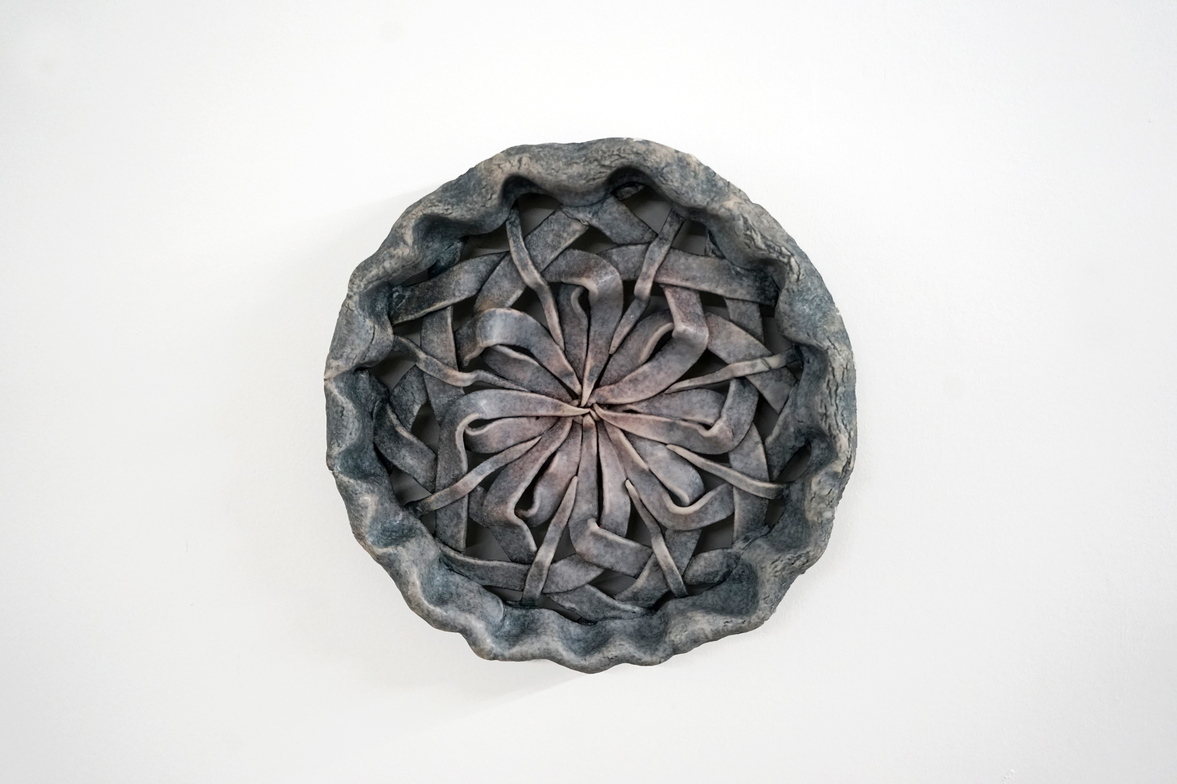 Mariette Moor, Pulse, Wax coated porcelain, 24 x 24 x 8 cm