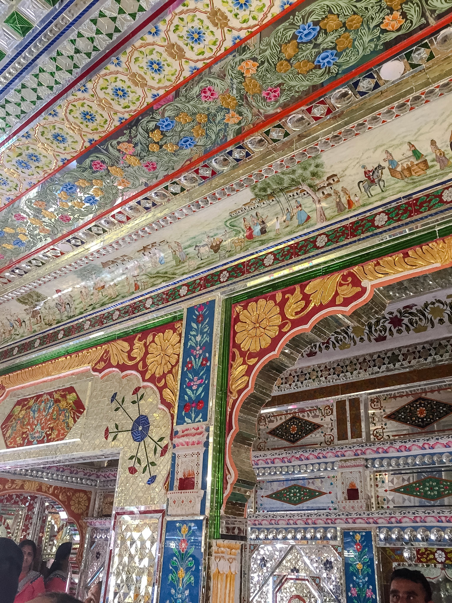 2018-02-28 11:08:25_iPhone 6 back camera 4.15mm f/2.2_f/2.2_1/35 sec_Main Chowk_Jaisalmer_India_26°54'58.6908" N 70°54'51.1992" E