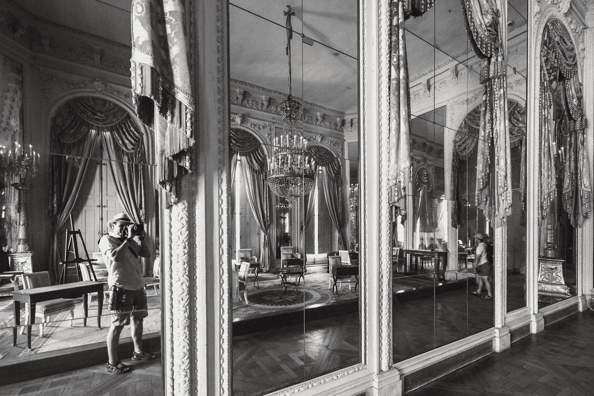 _2025-06-17__Canon EOS R3__ RF15-35mm F2.8 L IS USM__f/2.8__1/60 sec__Cour du Grand Trianon__Versailles__France__48°48'51.1272" N 2°6'18.4572" E_