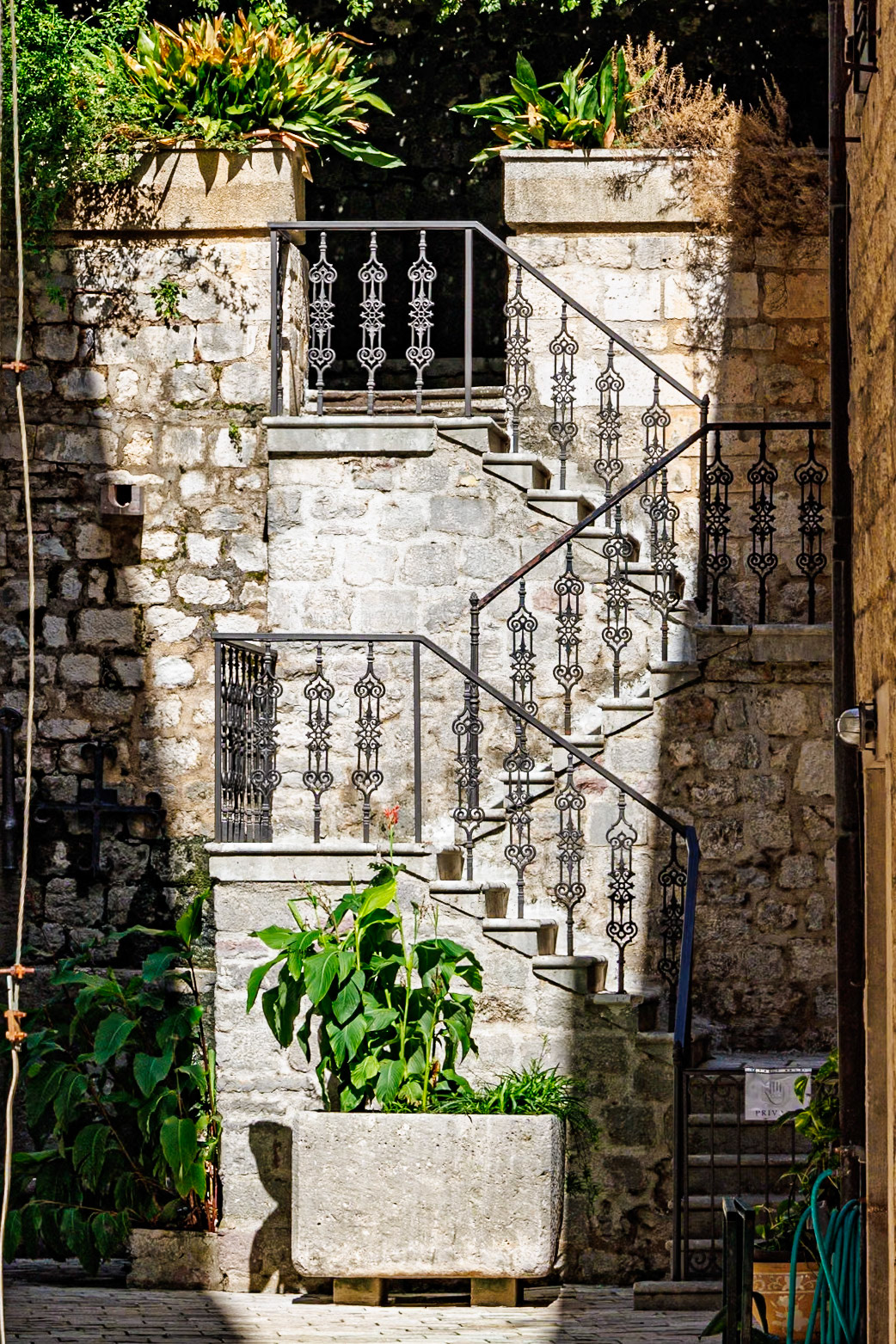 2024-09-16 10:36:58RF24-240mm F4-6.3 IS USMf/161/200 sec42°25'35.6448" N 18°46'13.8072" E