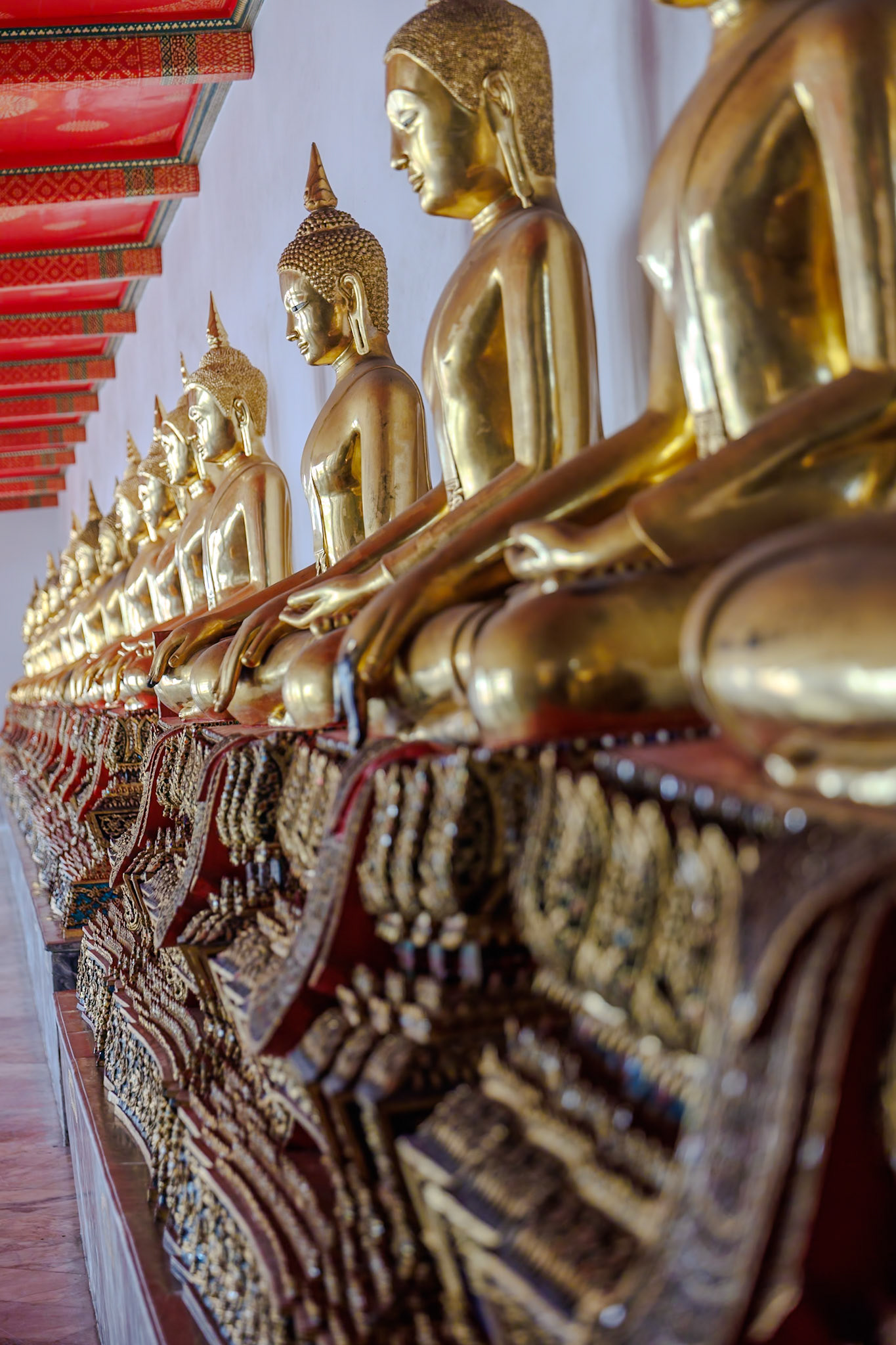 _2025-03-04__Canon__Canon EOS R3__ RF28-70mm F2.8 IS STM__f/3.2__1/100 sec__Chetuphon Road__Bangkok__Thailand__13°44'46.6008" N 100°29'35.1708" E