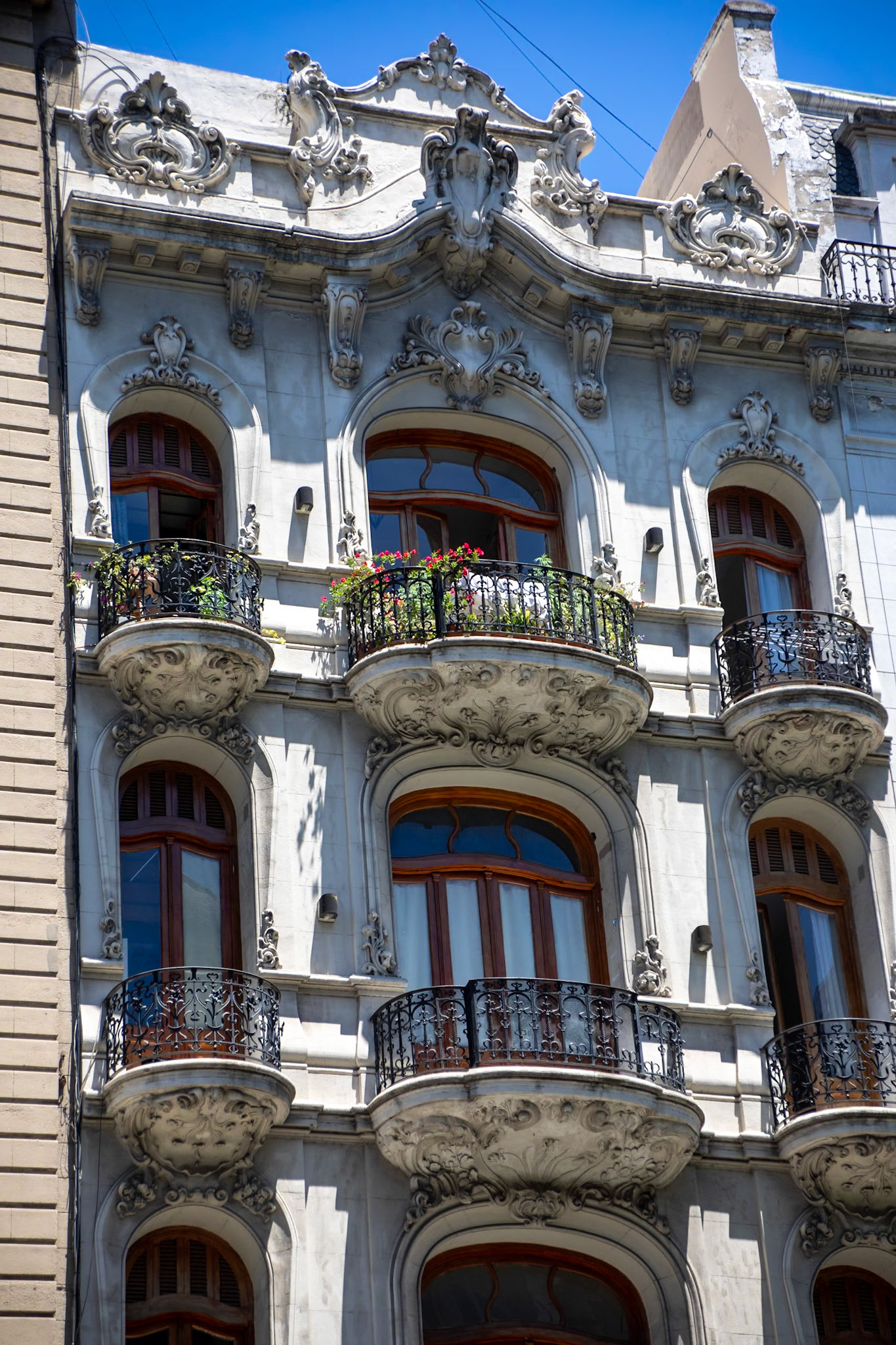 2023-11-25 17:23:24_TAMRON 28-300mm F/3.5-6.3 Di VC PZD A010_f/5.6_1/1000 sec_Bartolomé Mitre_Buenos Aires_Argentina_34°36'33.0228" S 58°22'59.5128" W