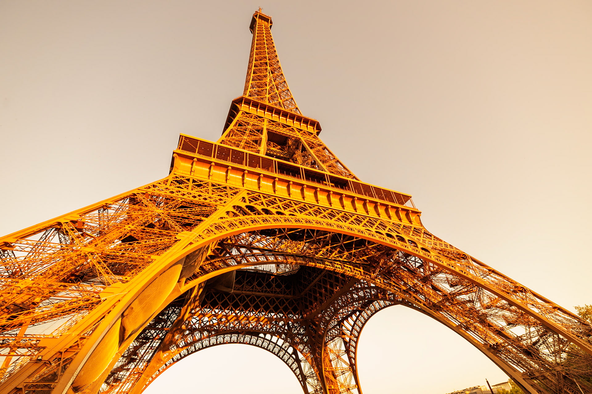 2025-06-19 20:23:59_RF15-35mm F2.8 L IS USM_f/4_1/125 sec_Avenue de New York_Paris_France_48°51'32.706" N 2°17'38.184" E