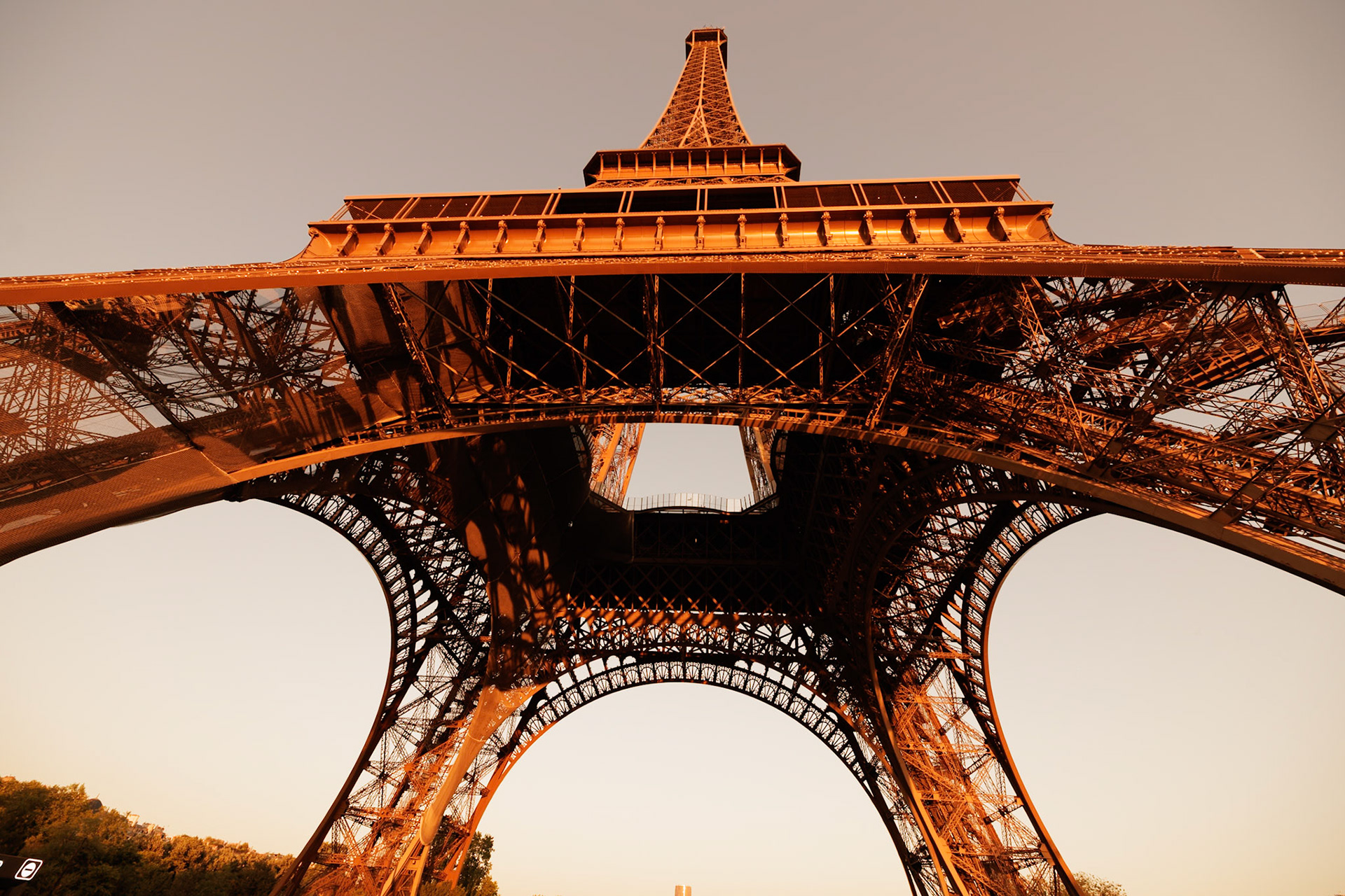 2025-06-19 20:21:16_RF15-35mm F2.8 L IS USM_f/4_1/125 sec_Avenue de New York_Paris_France_48°51'30.5712" N 2°17'37.1328" E