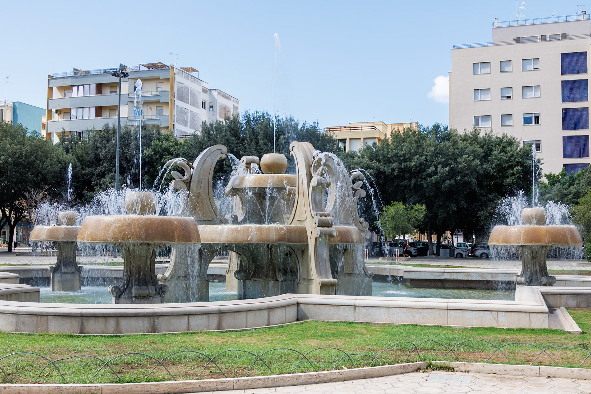 2024-09-13 10:52:01_RF24-240mm F4-6.3 IS USM_f/9_1/80 sec_Via Leonardo Prato_Lecce_Italy_40°21'12.5748" N 18°10'44.3748" E