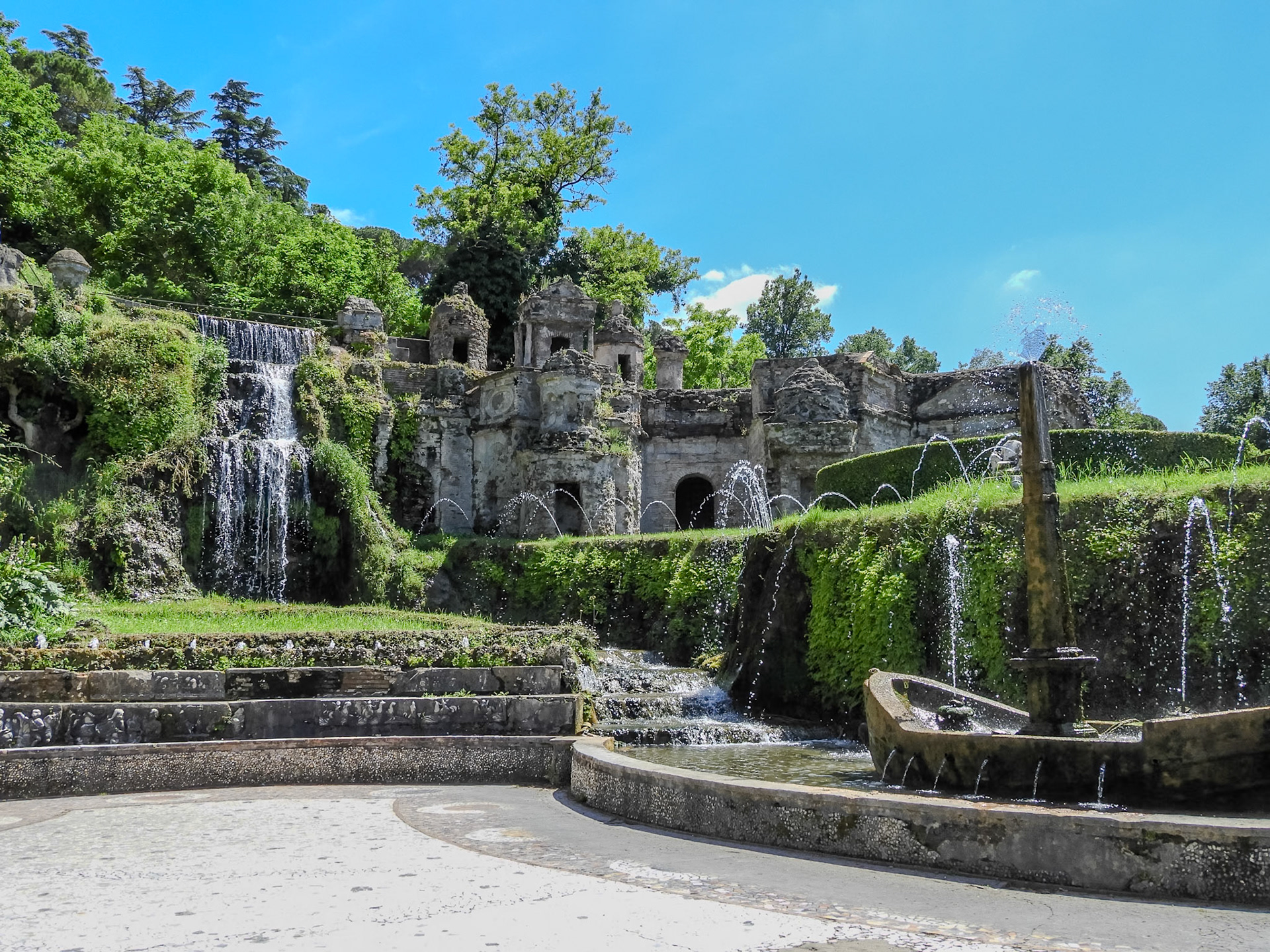 2018-05-24 14:43:43__f/3.8_1/800 sec__Tivoli_Italy_41°57'44.6652" N 12°47'42.828" E