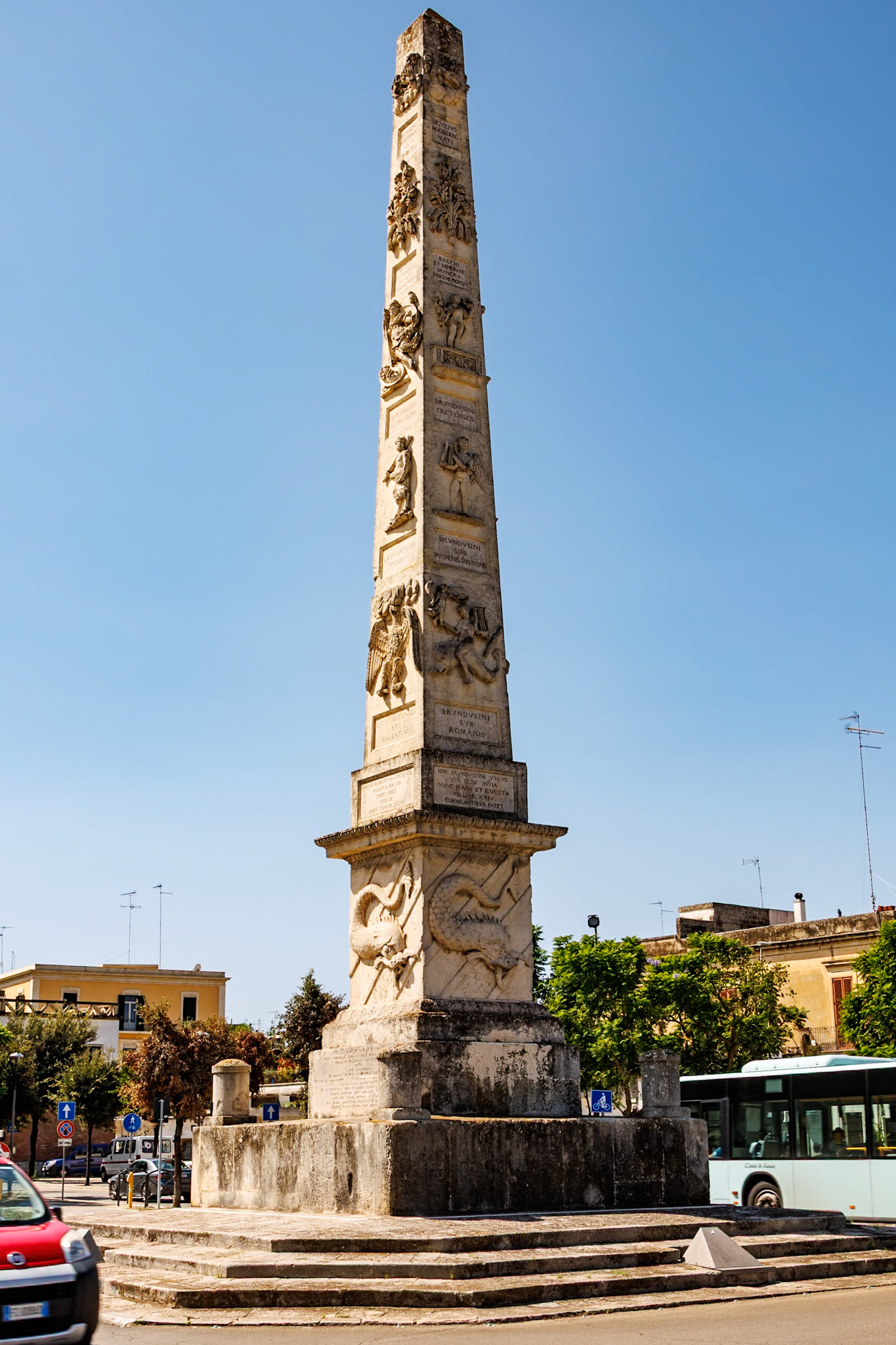 _2024-09-12__Canon__Canon EOS R3__ RF24-240mm F4-6.3 IS USM__f/16__1/80 sec__Via Leonardo Prato__Lecce__Italy__40°21'27.882" N 18°10'2.5572" E