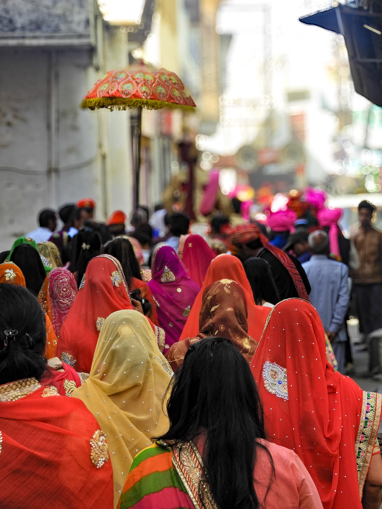 _2018-02-20__Coolpix B700__ __f/5__1/125 sec__Jagdish Temple Road__Udaipur__India__24°34'51.6612" N 73°40'48.684" E_