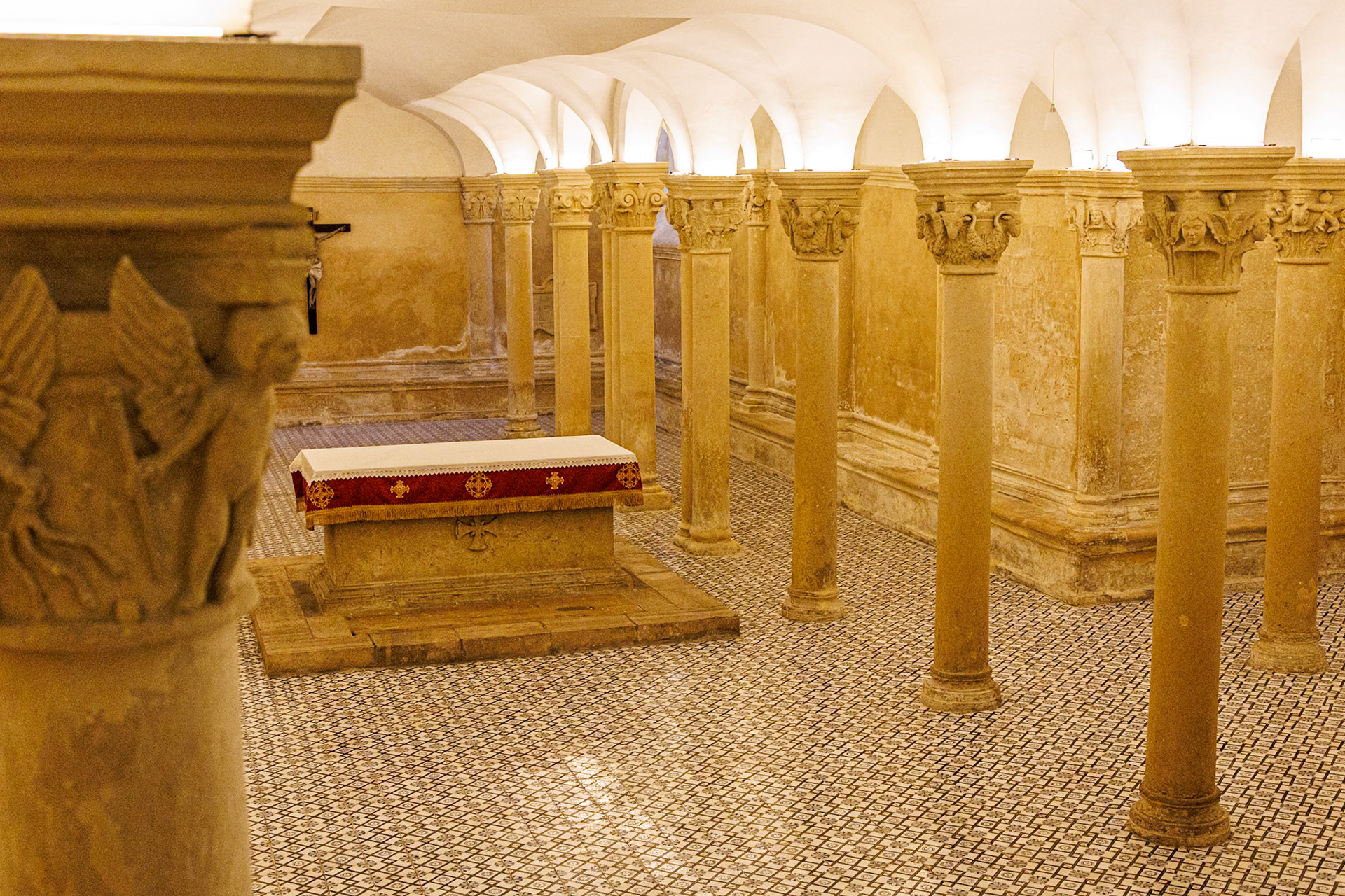 _2024-09-11__Canon__Canon EOS R3__ RF24-240mm F4-6.3 IS USM__f/5__1/80 sec__Via Leonardo Prato__Lecce__Italy__40°21'6.048" N 18°10'9.714" E