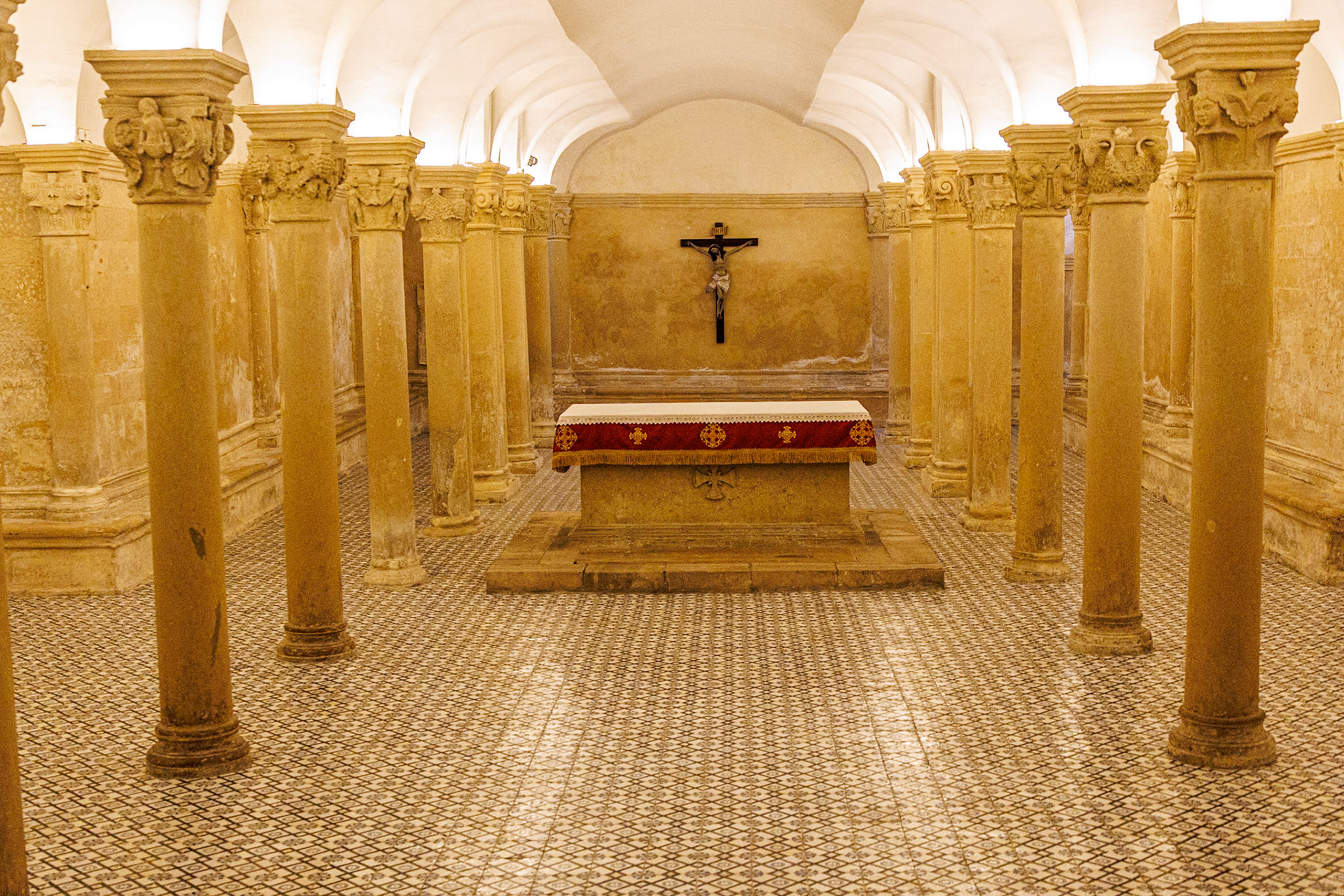 _2024-09-11__Canon__Canon EOS R3__ RF24-240mm F4-6.3 IS USM__f/5__1/60 sec__Via Leonardo Prato__Lecce__Italy__40°21'6.048" N 18°10'9.714" E