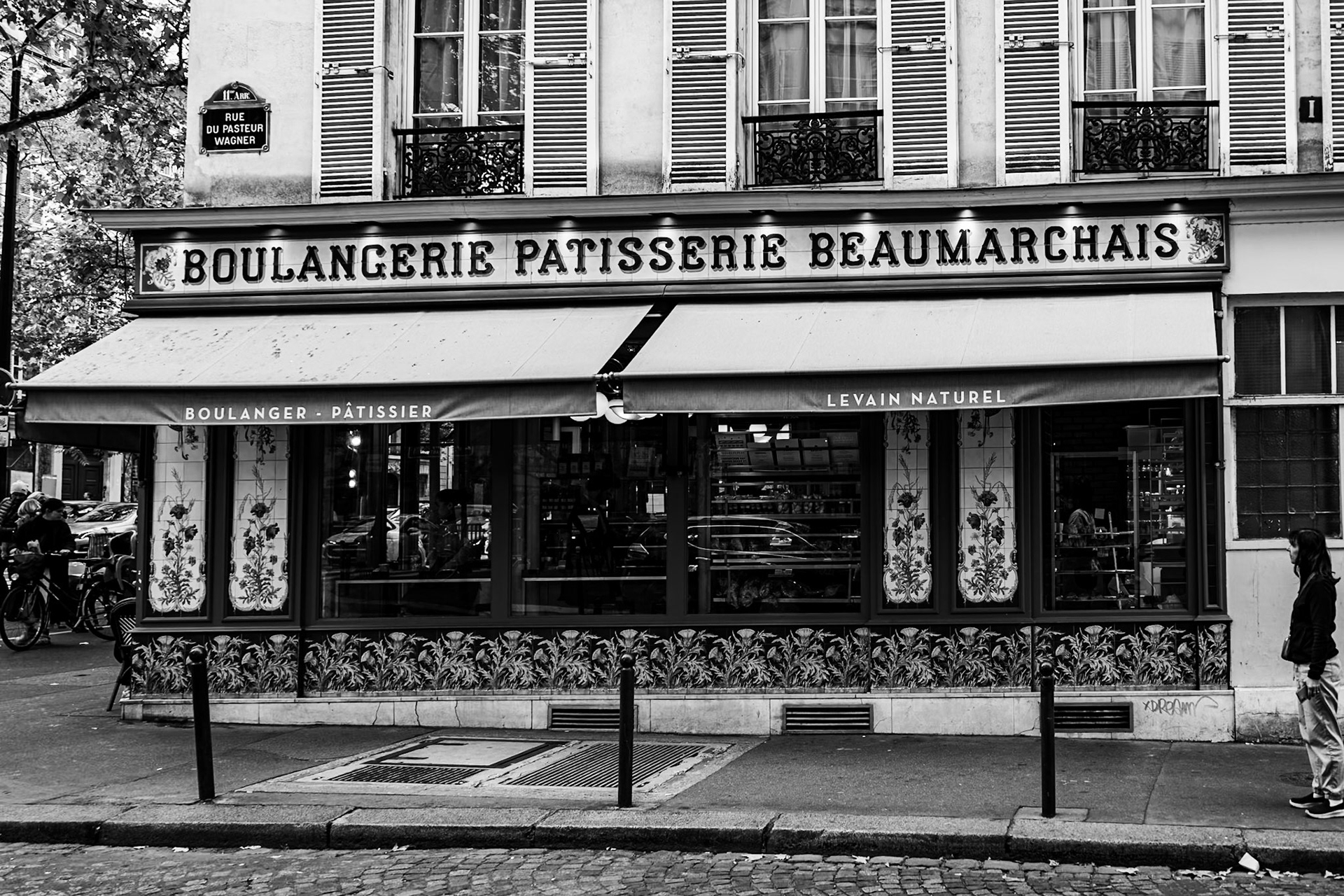 2024-09-29 16:23:03_RF24-240mm F4-6.3 IS USM_f/4.5_1/60 sec____48°51'20.646" N 2°22'7.8708" E