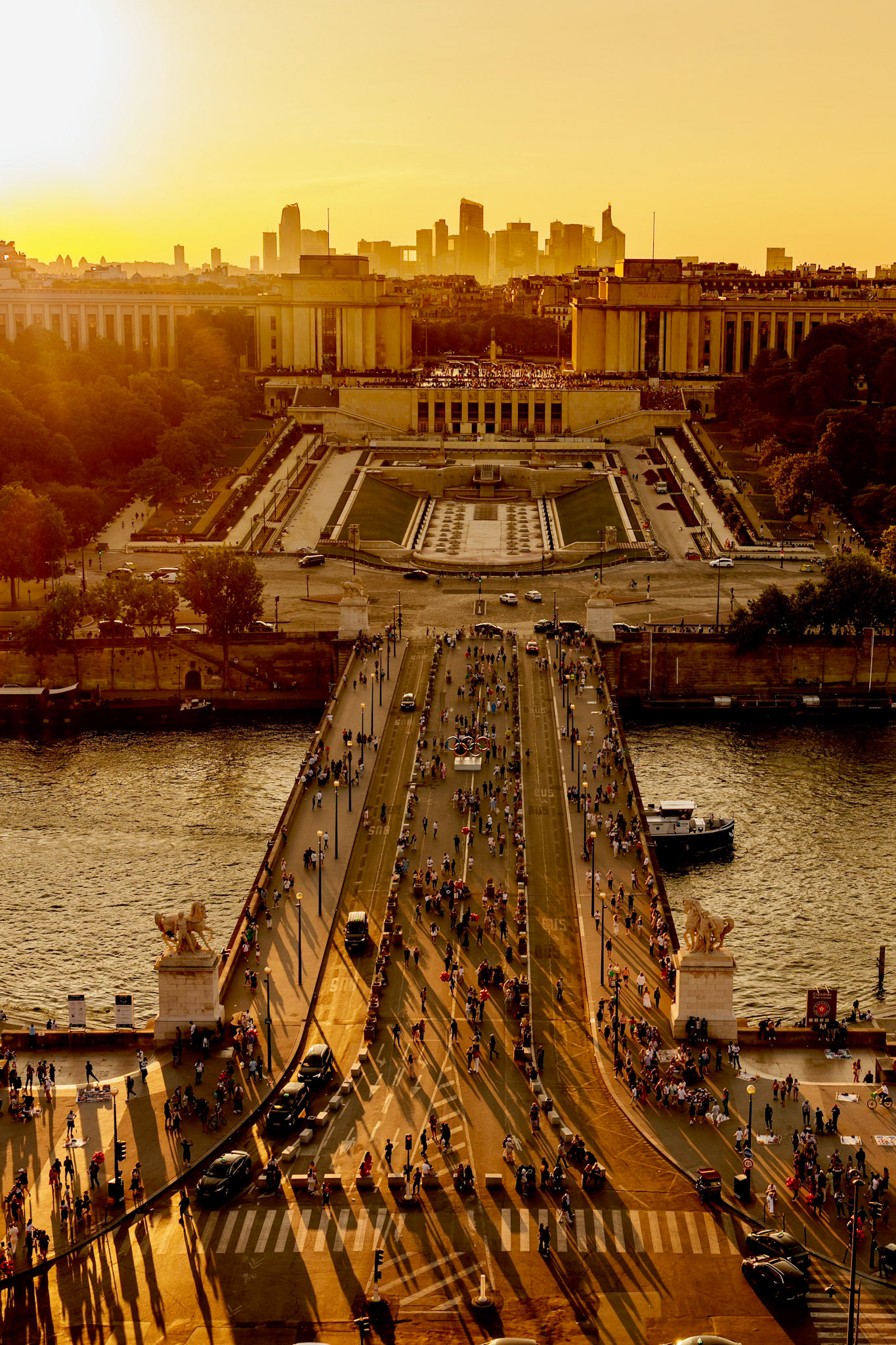 _2025-06-20__Canon EOS R3__ RF28-70mm F2.8 IS STM__f/5.6__1/250 sec__7th arrondissement__Paris__France__48°51'31.2192" N 2°17'40.1208" E_