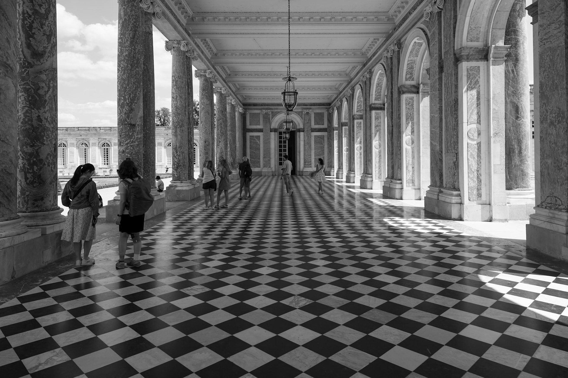 2025-06-17 19:32:52_RF15-35mm F2.8 L IS USM_f/6.3_1/320 sec_Cour du Grand Trianon_Versailles_France_48°48'51.1272" N 2°6'18.4572" E